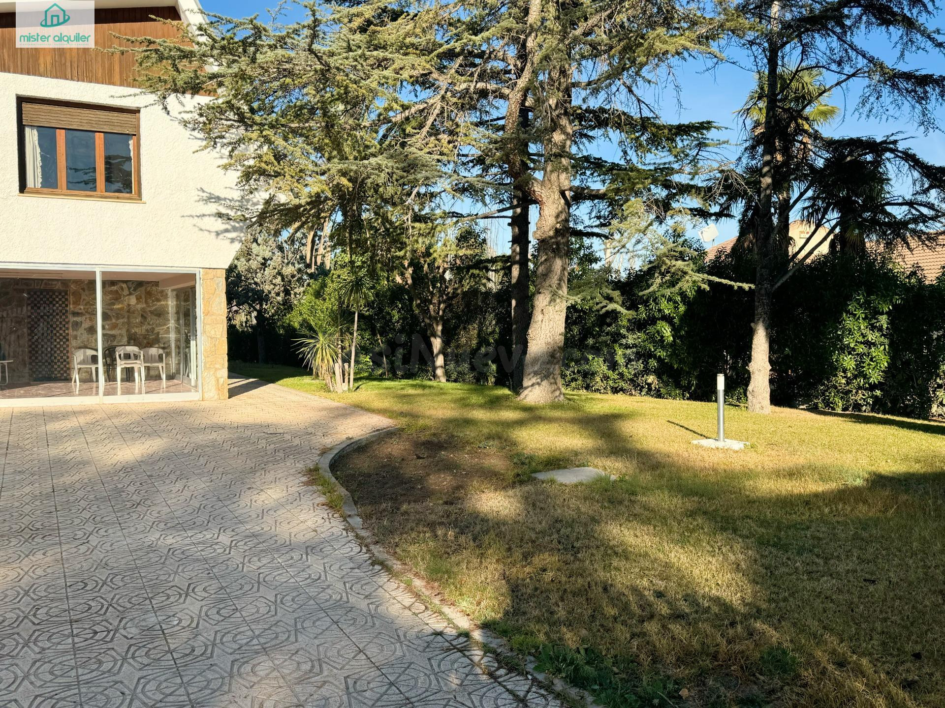 ESPECTACULAR CHALET INDEPENDIENTE CON PISCINA Y JARDÍN EN UR - foto 46