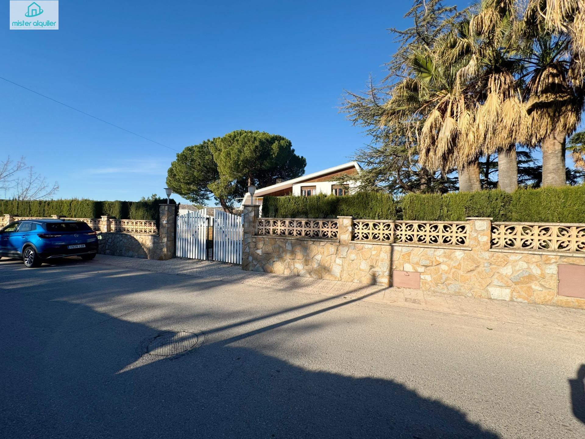 ESPECTACULAR CHALET INDEPENDIENTE CON PISCINA Y JARDÍN EN UR - foto 47