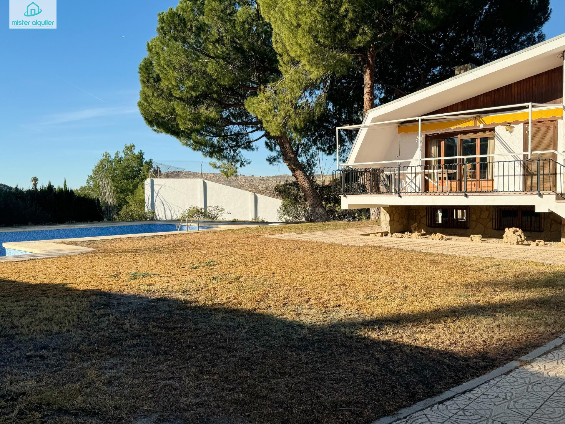 ESPECTACULAR CHALET INDEPENDIENTE CON PISCINA Y JARDÍN EN UR - foto 48