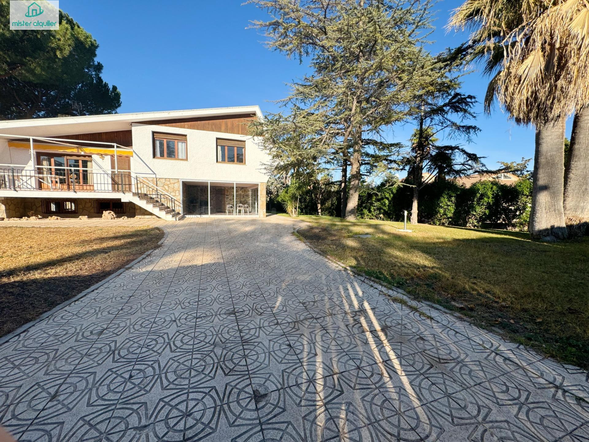 ESPECTACULAR CHALET INDEPENDIENTE CON PISCINA Y JARDÍN EN UR - foto 49