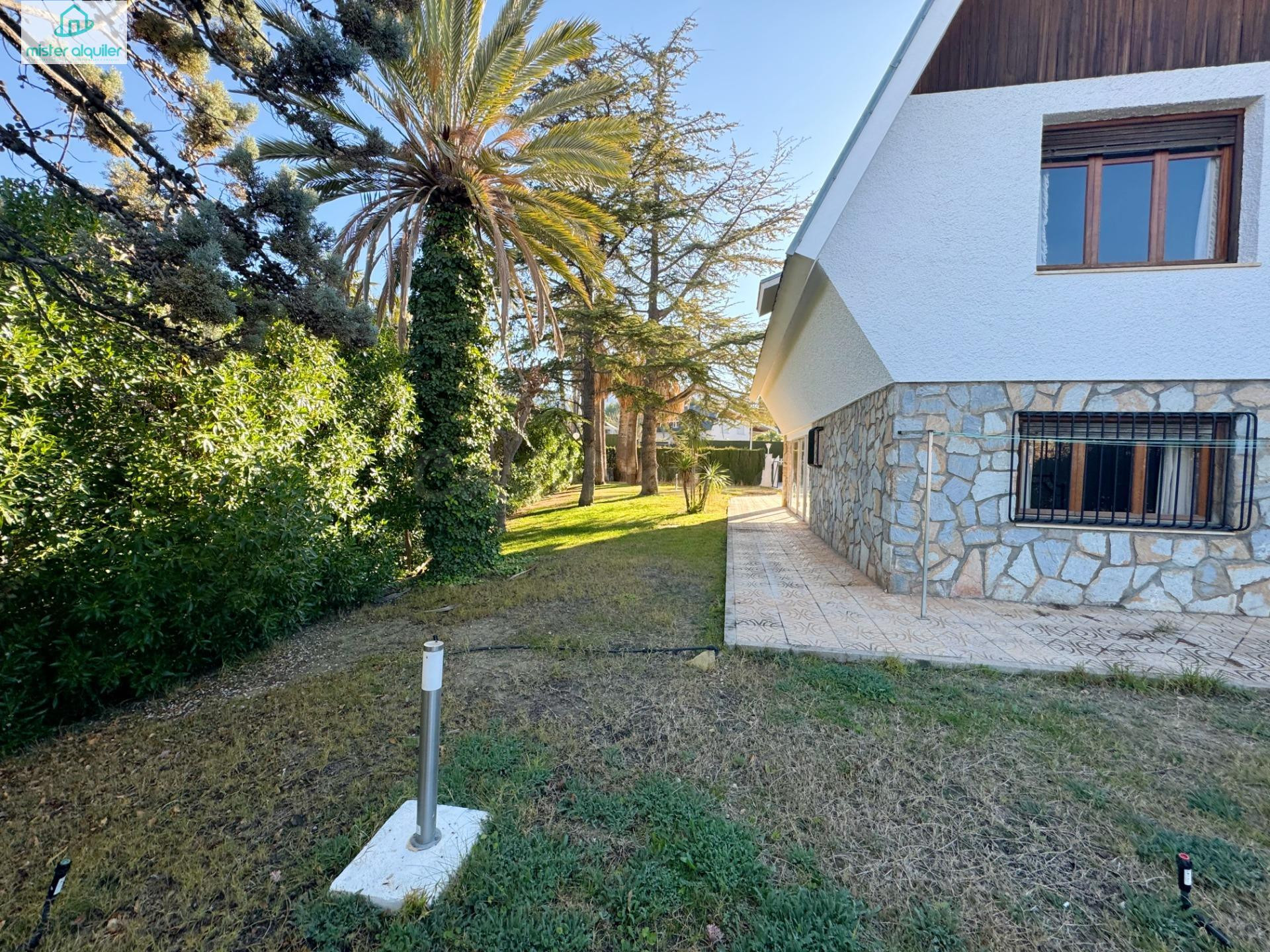 ESPECTACULAR CHALET INDEPENDIENTE CON PISCINA Y JARDÍN EN UR - foto 50