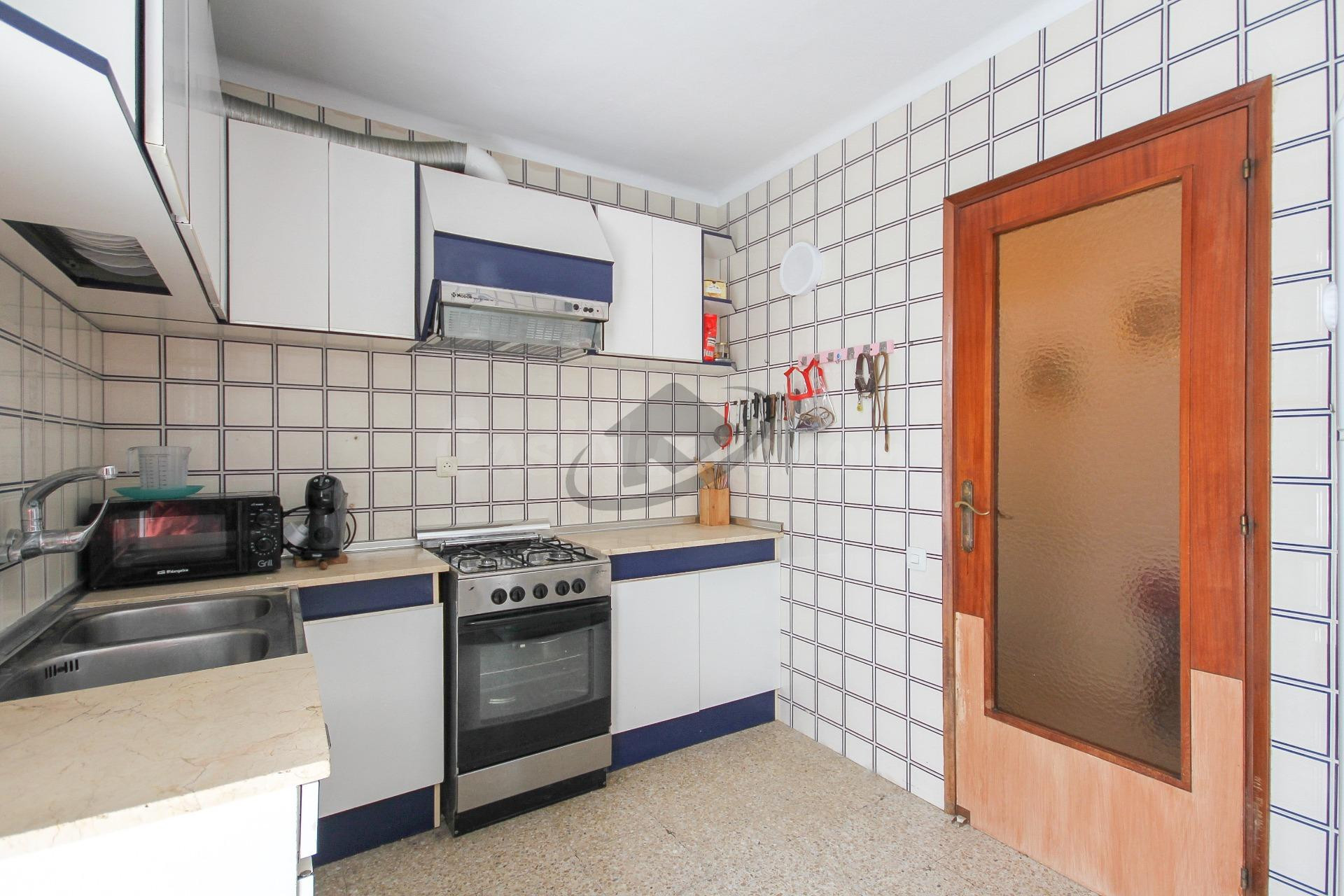 VIVIR EN EL CENTRO: LUZ, AMPLITUD Y 2 PARKINGS EN UNA VIVIEN - foto 8