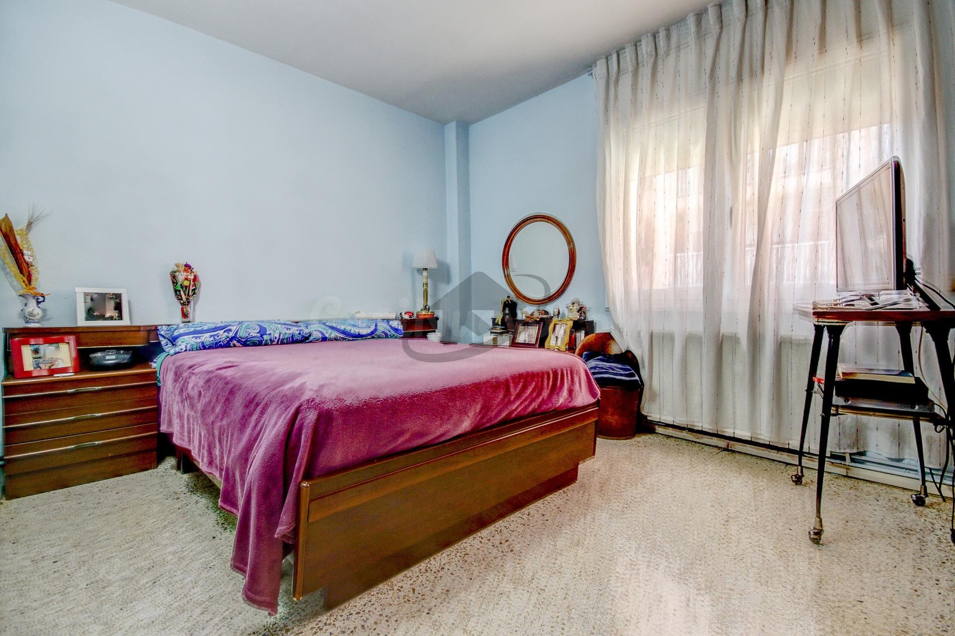 VIVIR EN EL CENTRO: LUZ, AMPLITUD Y 2 PARKINGS EN UNA VIVIEN - foto 11