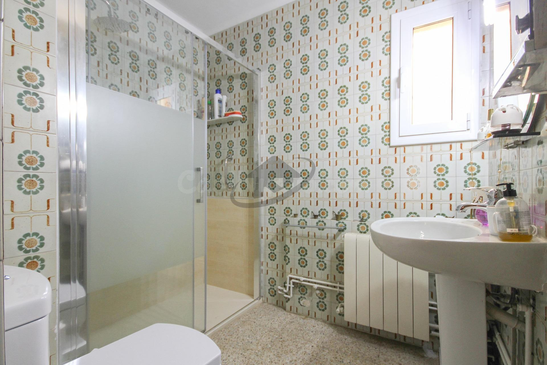 VIVIR EN EL CENTRO: LUZ, AMPLITUD Y 2 PARKINGS EN UNA VIVIEN - foto 23