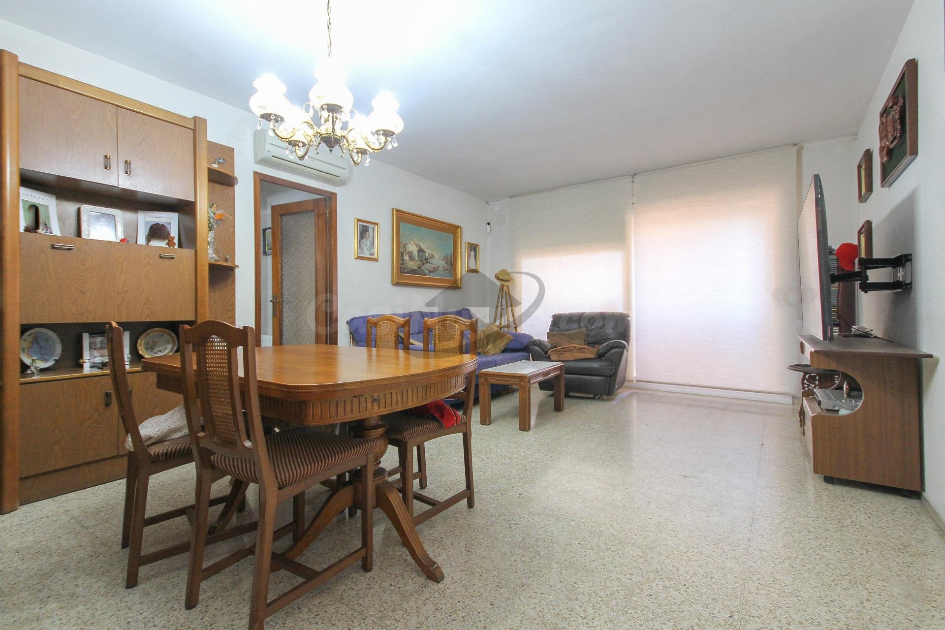 AMPLIO PISO DE A UN MINUTO DE FGC Y POCOS MINUTOS  A PIE DE 