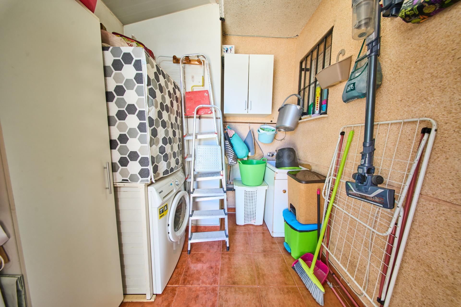 Acogedora casa con gran garaje y patio en La Zubia - foto 13