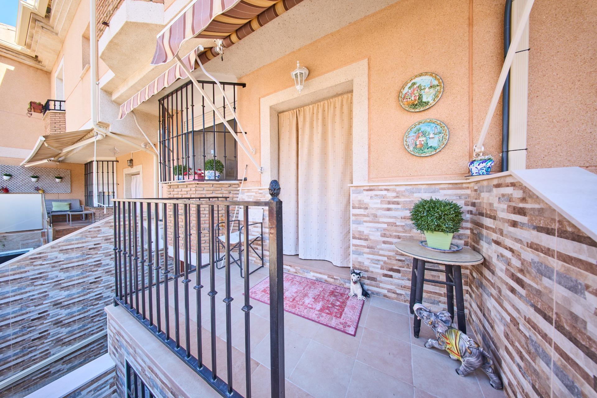 Acogedora casa con gran garaje y patio en La Zubia - foto 41