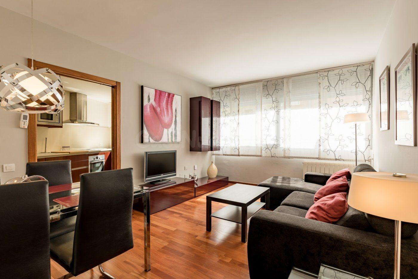 Exclusivo piso con gran terraza privada en el corazón de Pal - foto 3