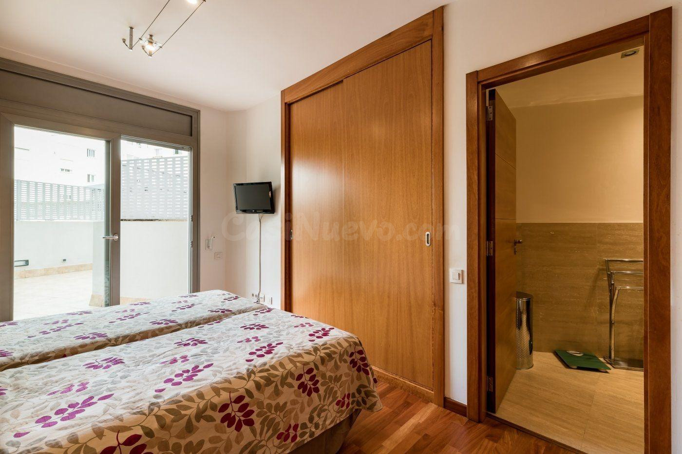 Exclusivo piso con gran terraza privada en el corazón de Pal - foto 9