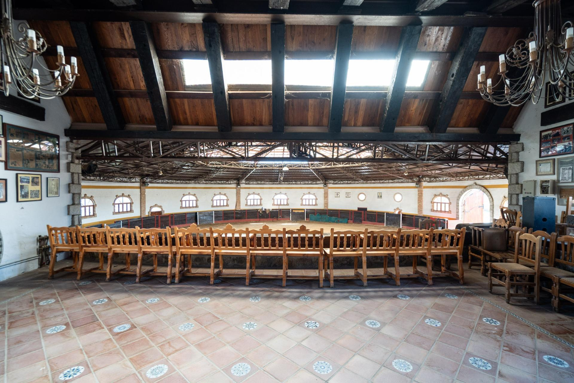 EXCLUSIVA FINCA GANADERA DE LUJO DE 93 HECTÁREAS CON PLAZA D - foto 18