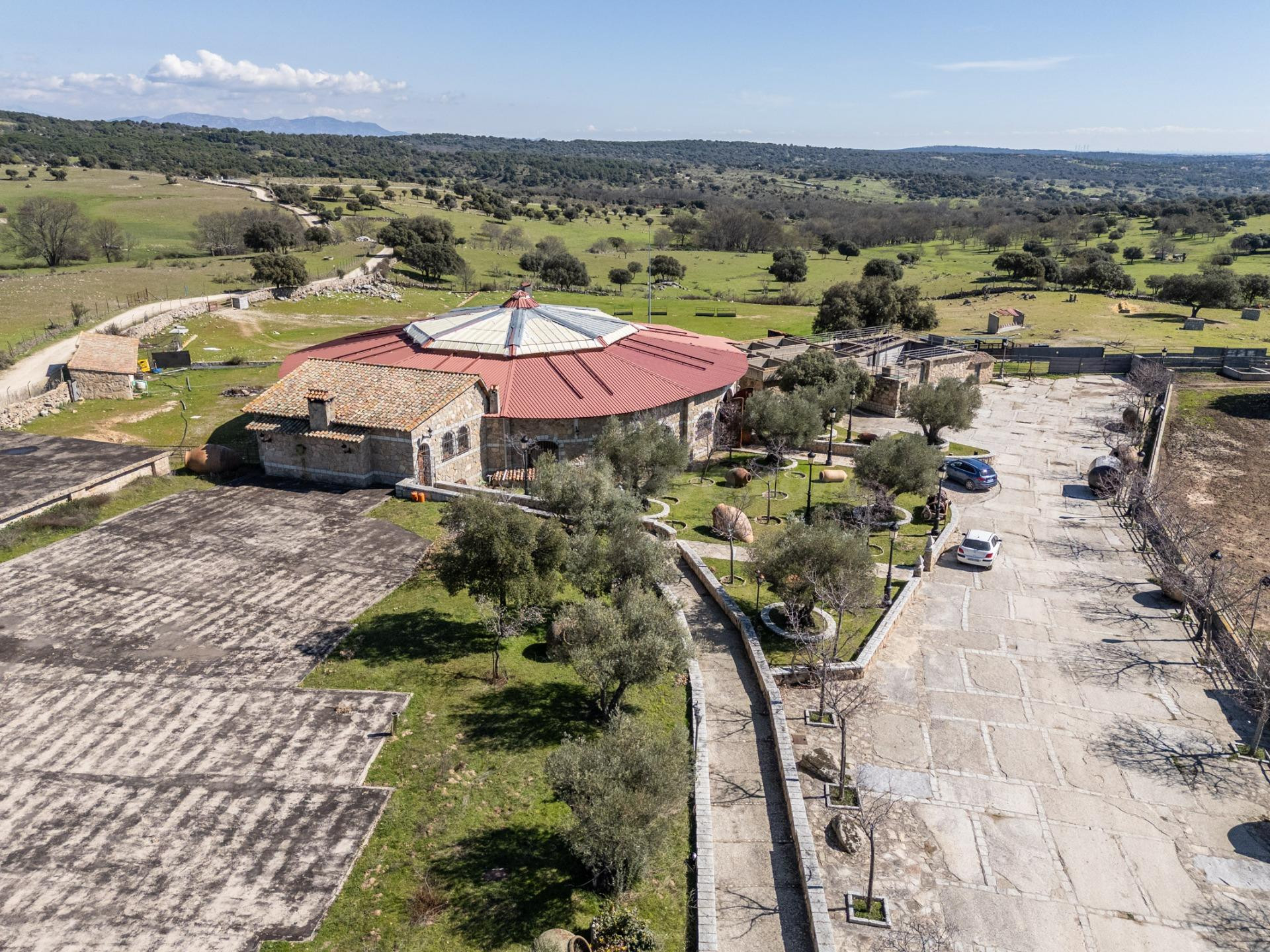 EXCLUSIVA FINCA GANADERA DE LUJO DE 93 HECTÁREAS CON PLAZA D - foto 23
