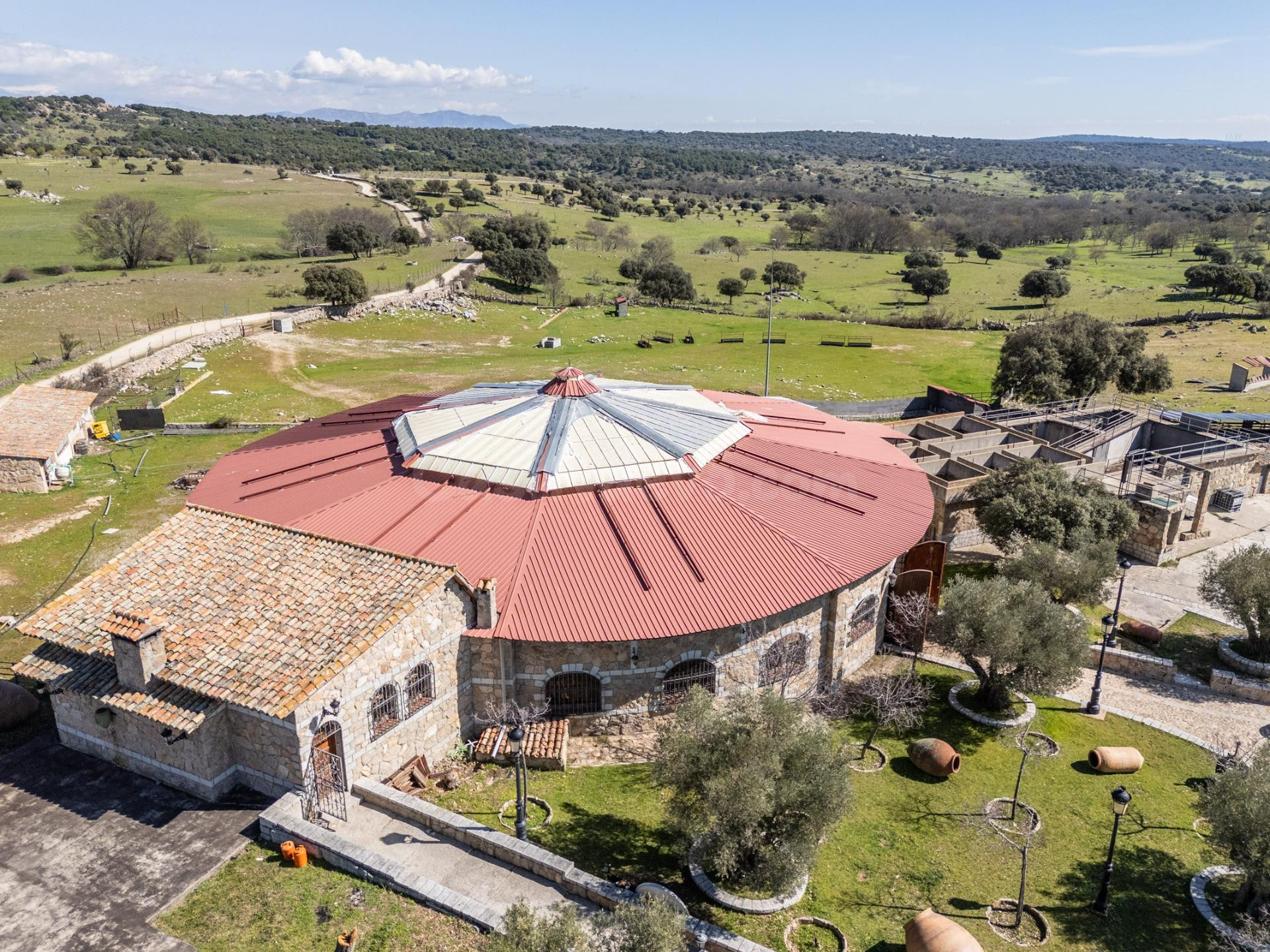 EXCLUSIVA FINCA GANADERA DE LUJO DE 93 HECTÁREAS CON PLAZA D - foto 24