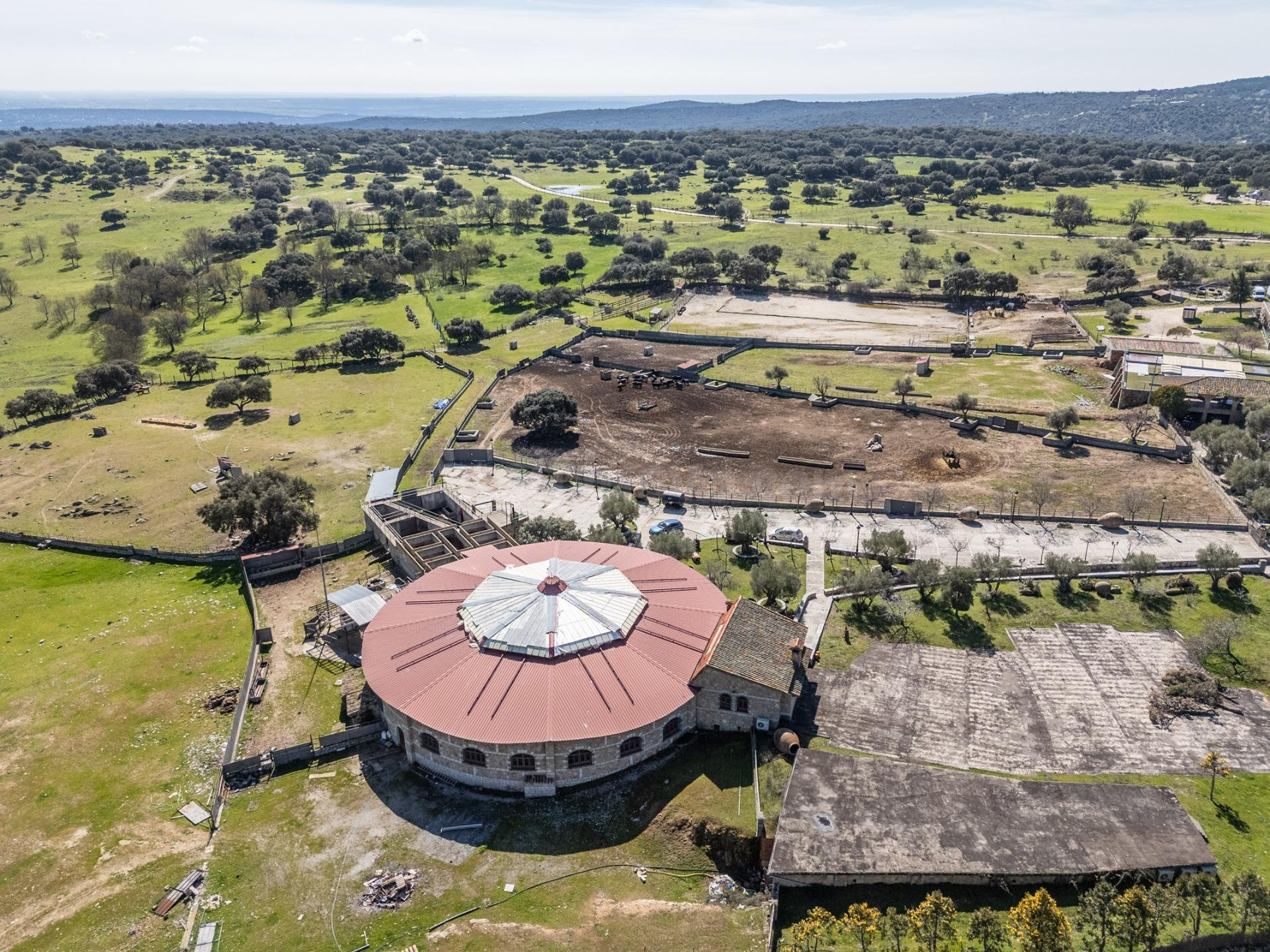 EXCLUSIVA FINCA GANADERA DE LUJO DE 93 HECTÁREAS CON PLAZA D - foto 26
