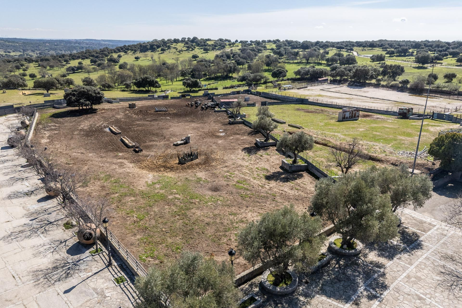 EXCLUSIVA FINCA GANADERA DE LUJO DE 93 HECTÁREAS CON PLAZA D - foto 27