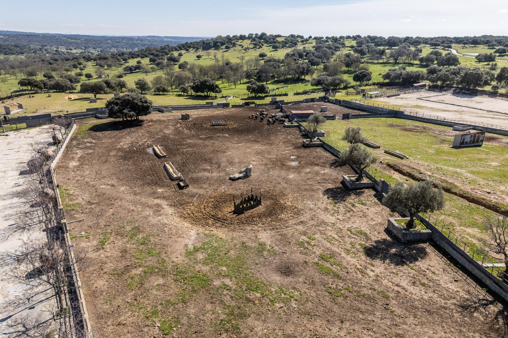 EXCLUSIVA FINCA GANADERA DE LUJO DE 93 HECTÁREAS CON PLAZA D - foto 28