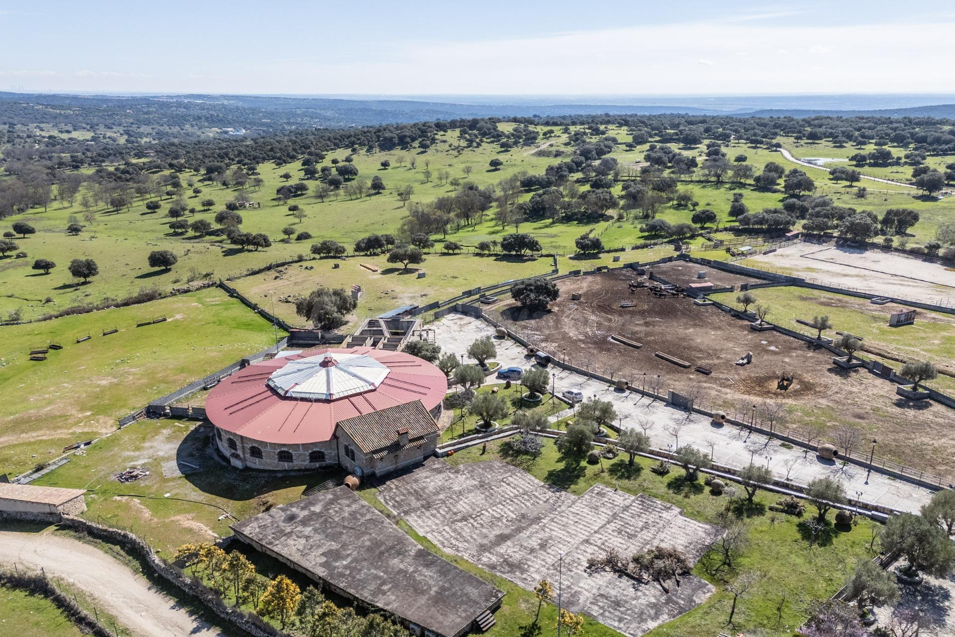 EXCLUSIVA FINCA GANADERA DE LUJO DE 93 HECTÁREAS CON PLAZA D - foto 30