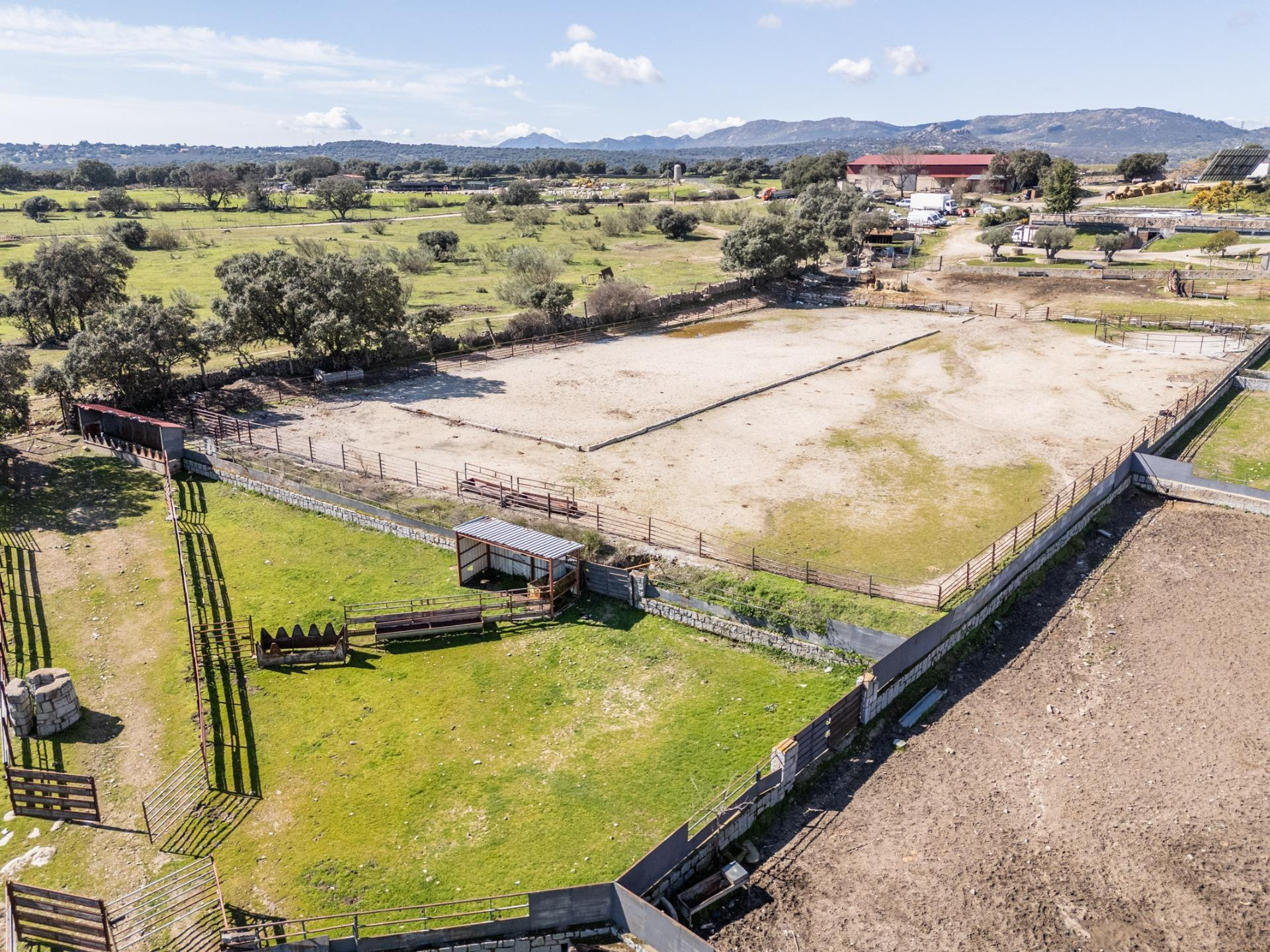 EXCLUSIVA FINCA GANADERA DE LUJO DE 93 HECTÁREAS CON PLAZA D - foto 32