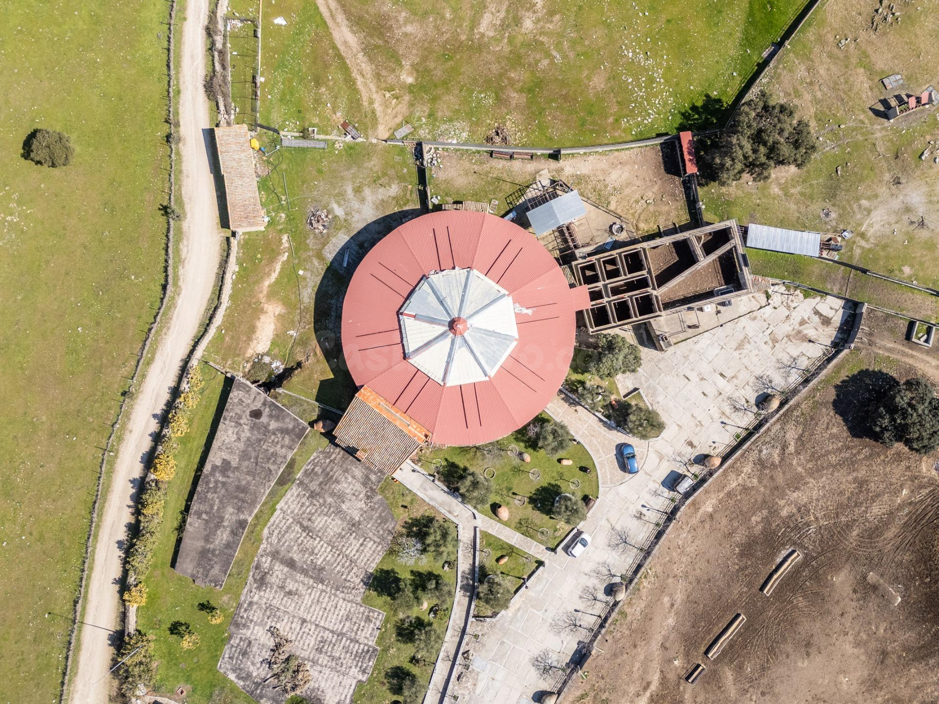 EXCLUSIVA FINCA GANADERA DE LUJO DE 93 HECTÁREAS CON PLAZA D - foto 35