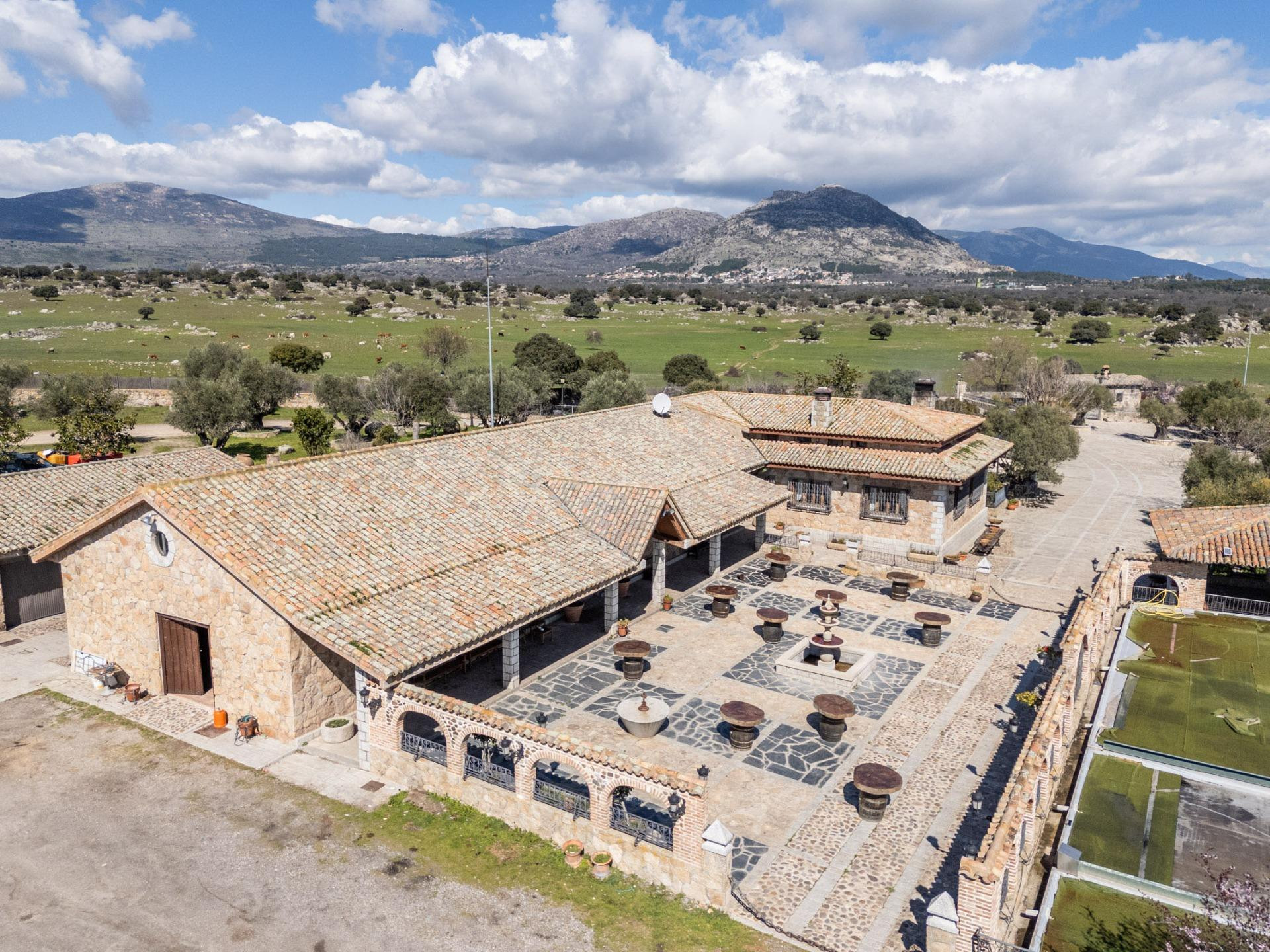 EXCLUSIVA FINCA GANADERA DE LUJO DE 93 HECTÁREAS CON PLAZA D - foto 42