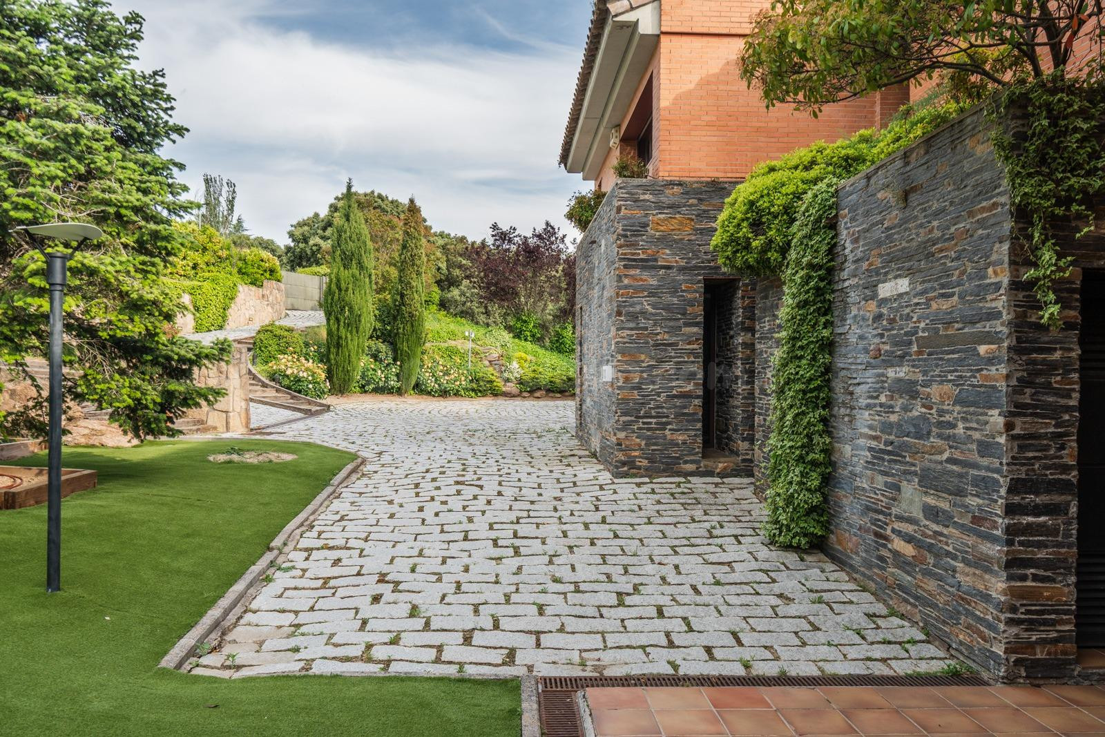 CHALET INDEPENDIENTE DE LUJO EN EL GOLF DE LAS ROZAS - foto 35