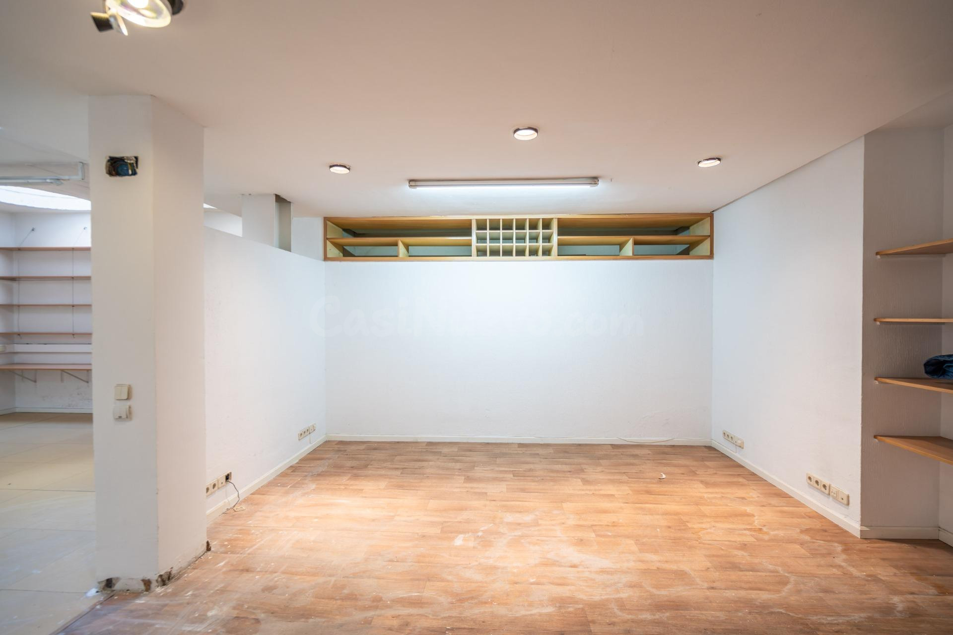 OFICINA AMPLIA, DIAFANA Y CON MÚLTIPLES POSIBILIDADES EN MON - foto 4