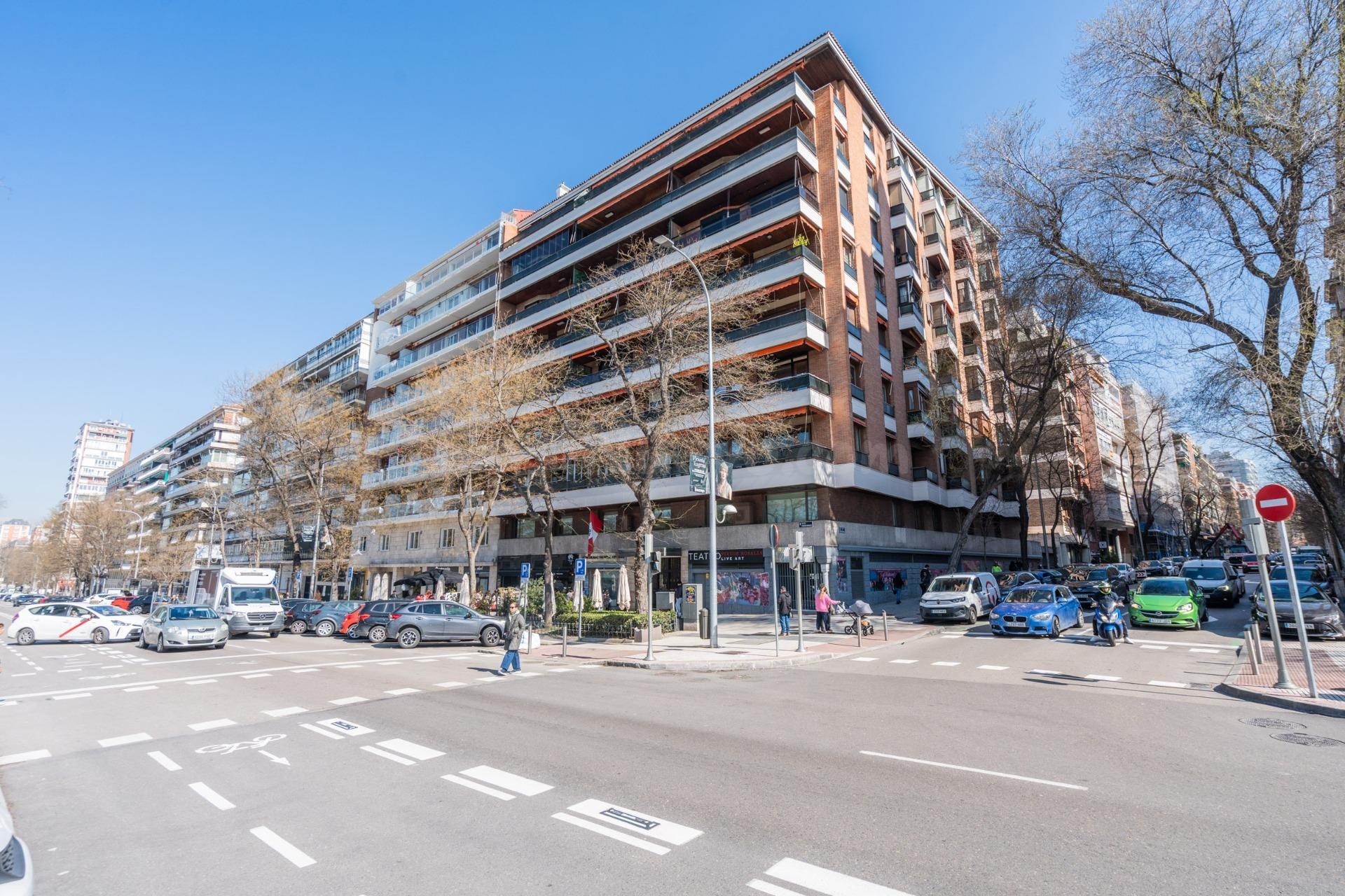 OFICINA AMPLIA, DIAFANA Y CON MÚLTIPLES POSIBILIDADES EN MON - foto 8