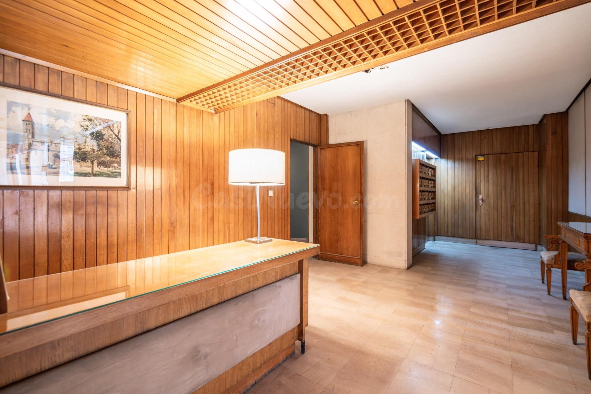 OFICINA AMPLIA, DIAFANA Y CON MÚLTIPLES POSIBILIDADES EN MON - foto 10