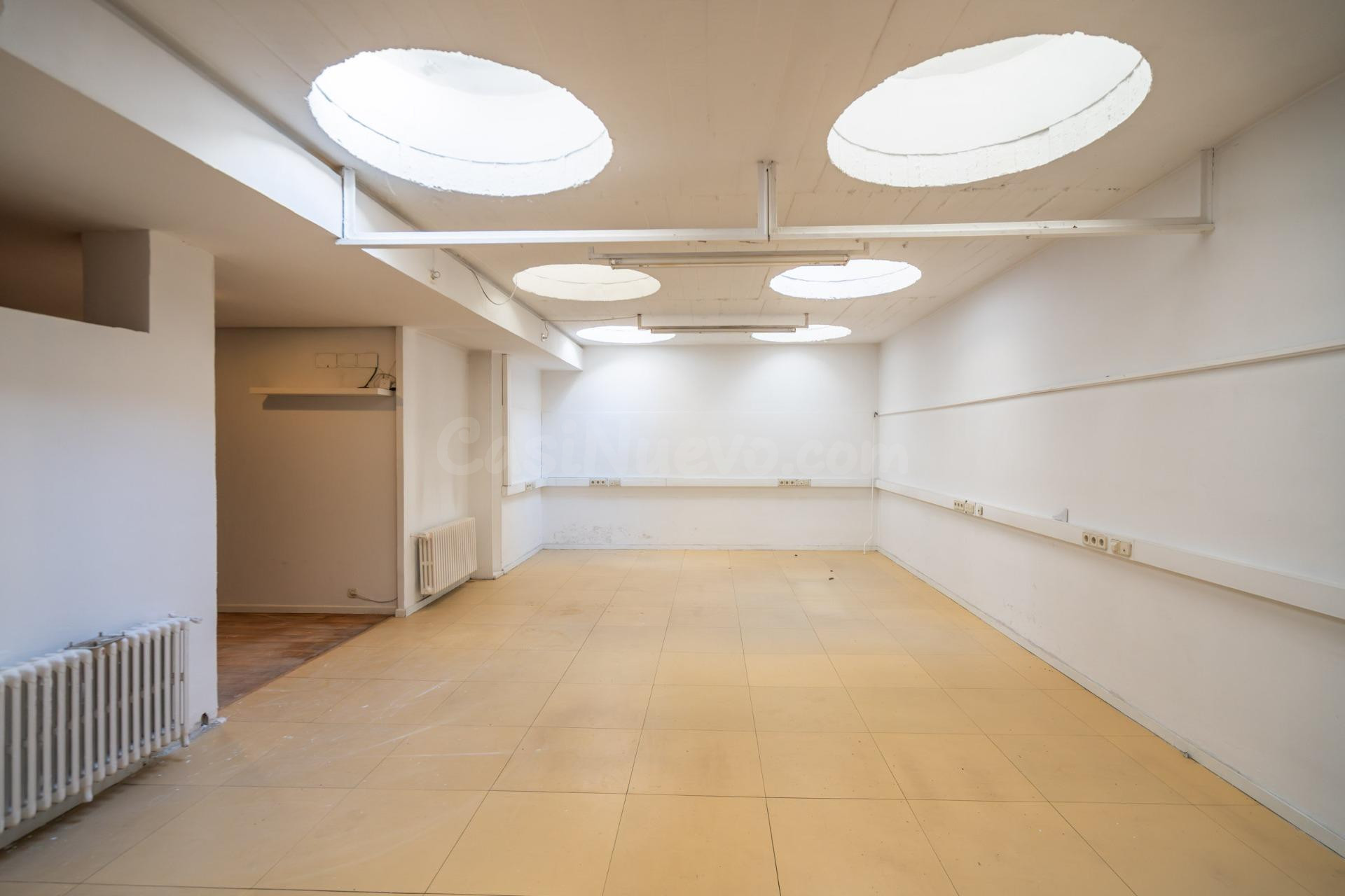 OFICINA AMPLIA, DIAFANA Y CON MÚLTIPLES POSIBILIDADES EN MON - foto 13