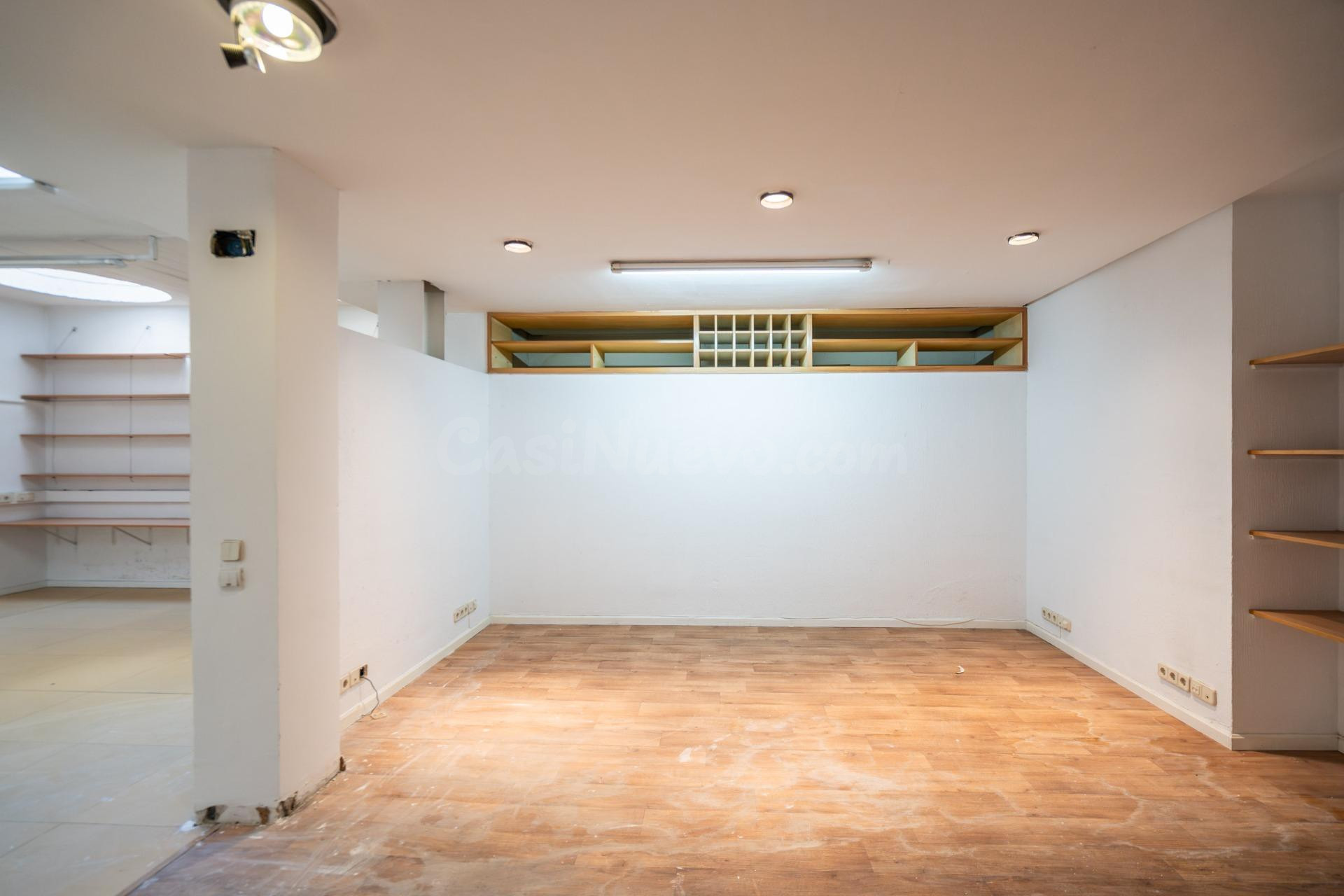 OFICINA AMPLIA, DIAFANA Y CON MÚLTIPLES POSIBILIDADES EN MON - foto 17