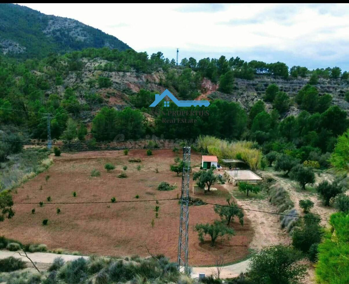Finca en Venta en Finestrat Ideal para instalación de caravanas, cultivo o uso recreativo