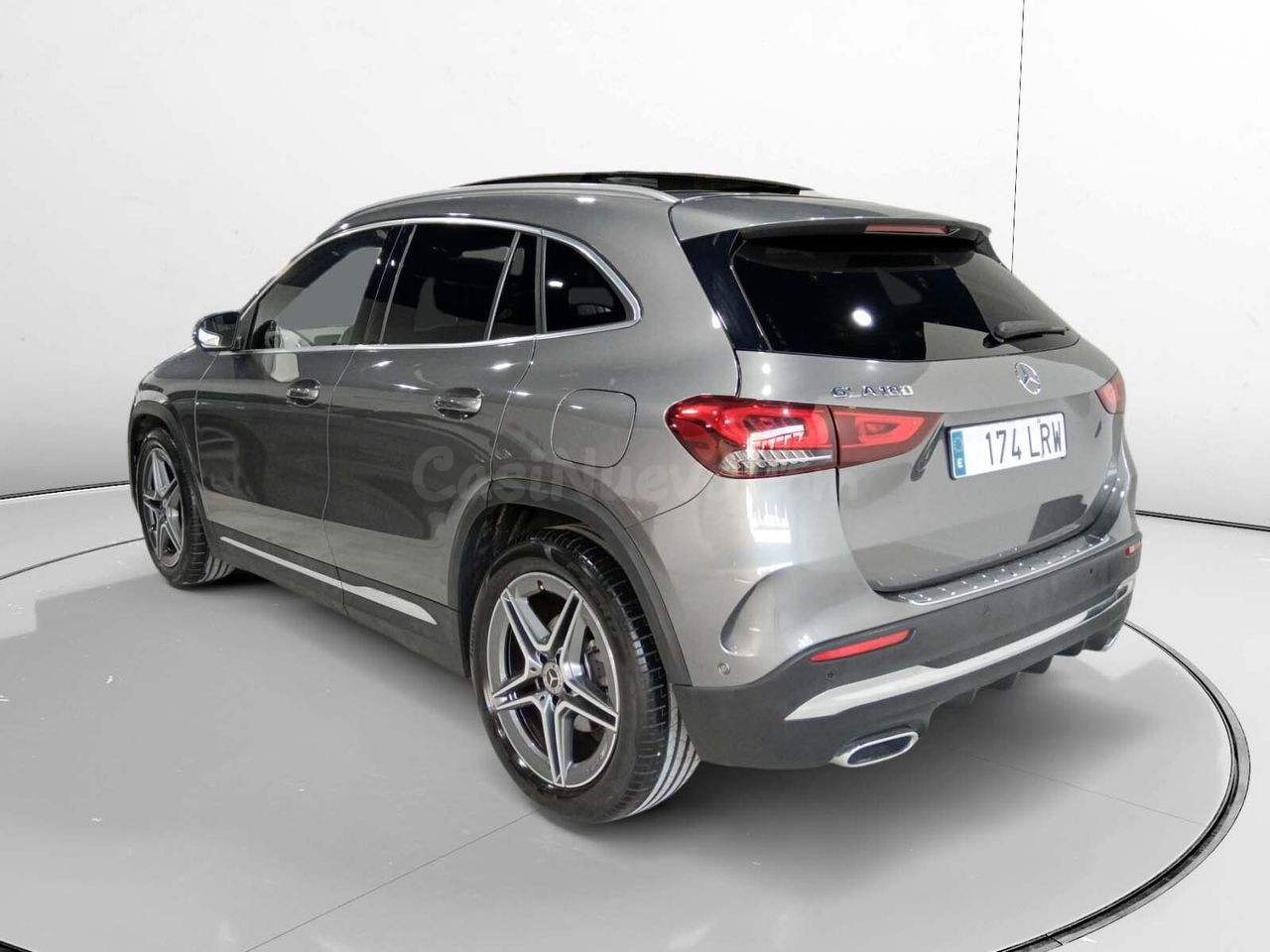 Mercedes GLA 180 AMG Line - foto 4