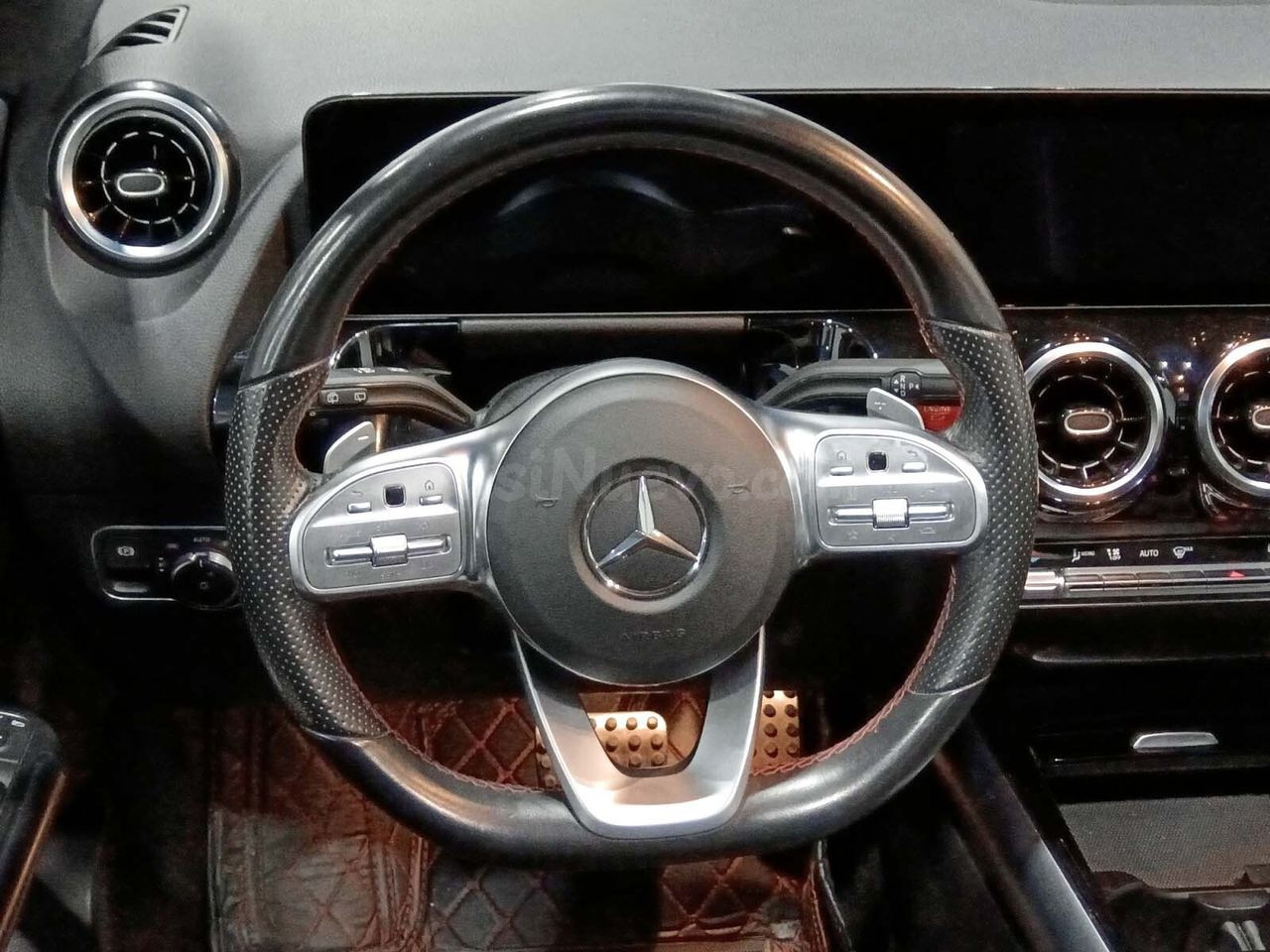 Mercedes GLA 180 AMG Line - foto 7