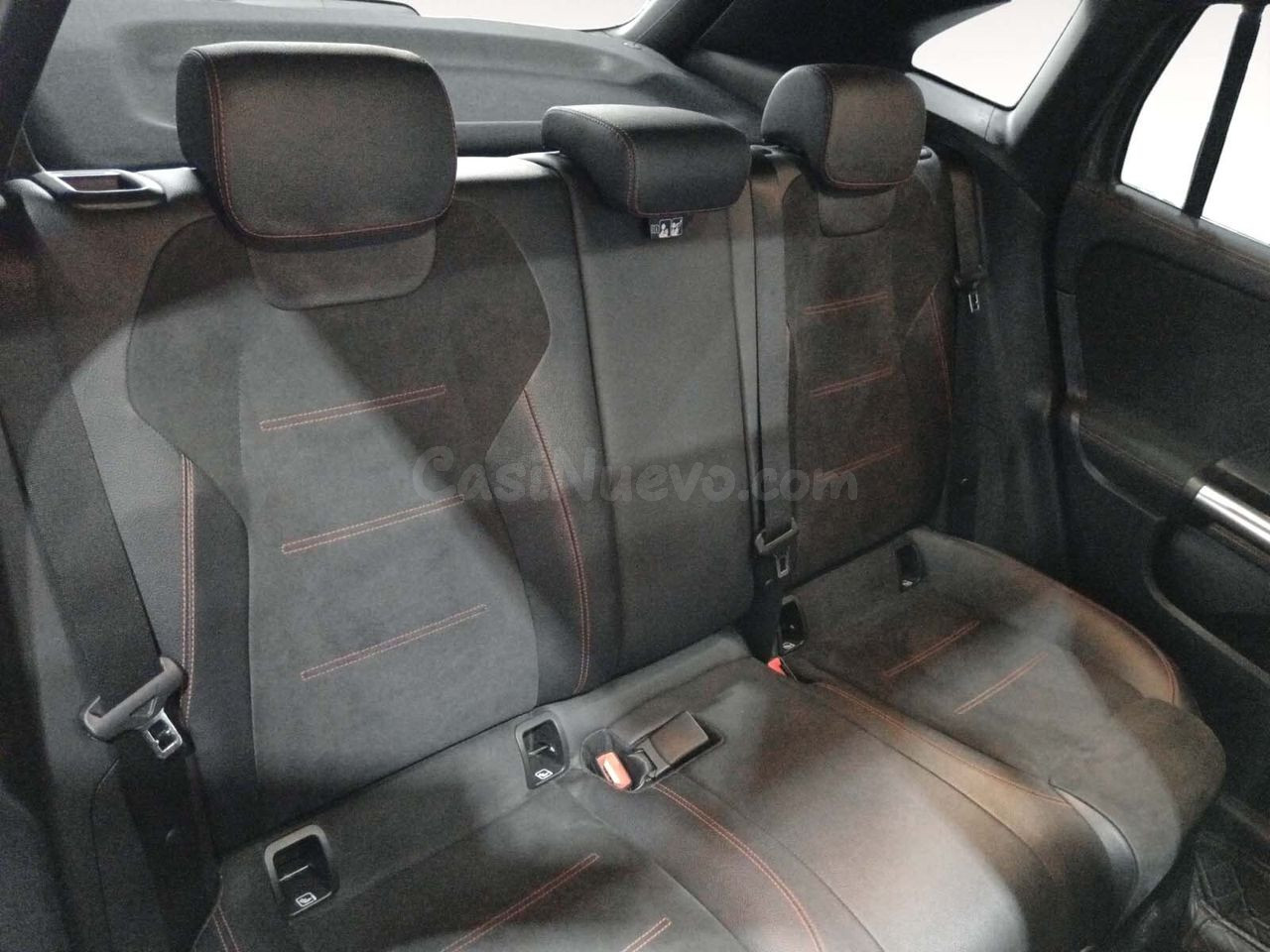 Mercedes GLA 180 AMG Line - foto 9