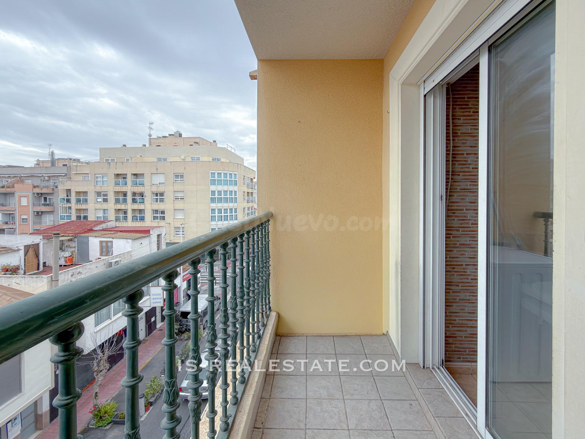 Apartamento con excelentes calidades y terraza con vistas de - foto 5