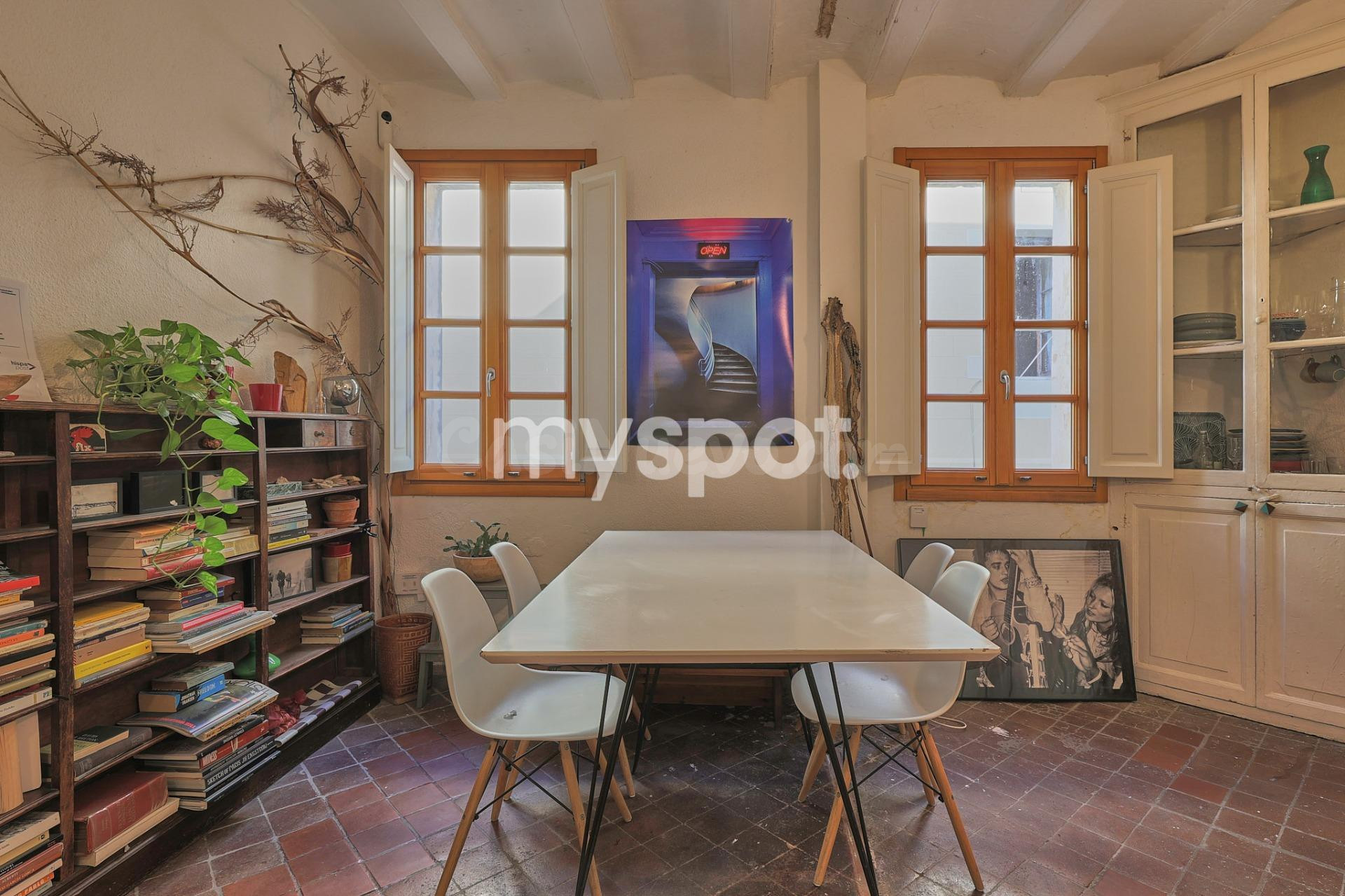Piso con encanto de dos habitaciones junto al mercado de boq