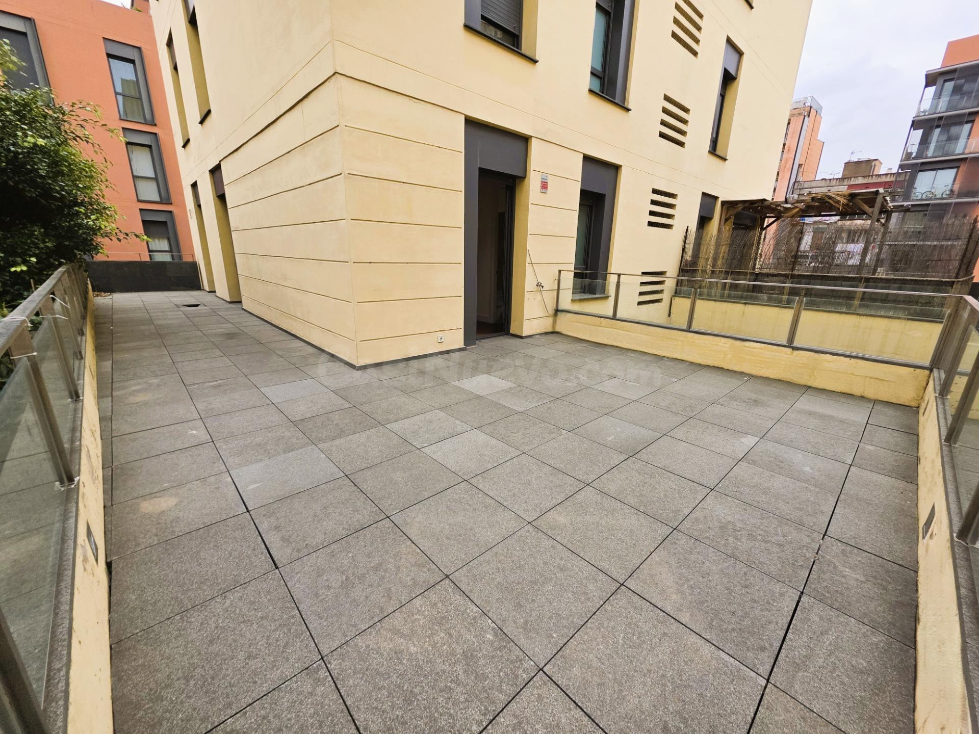 ESPECTACULAR PISO EN PLAÇA DE LES DONES DEL 36 con parking y 3 habitaciones