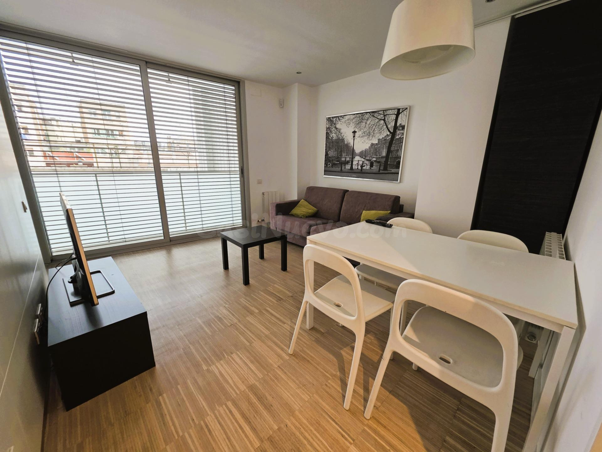 Vive en Gràcia: piso con balcón, luz natural y listo para entrar