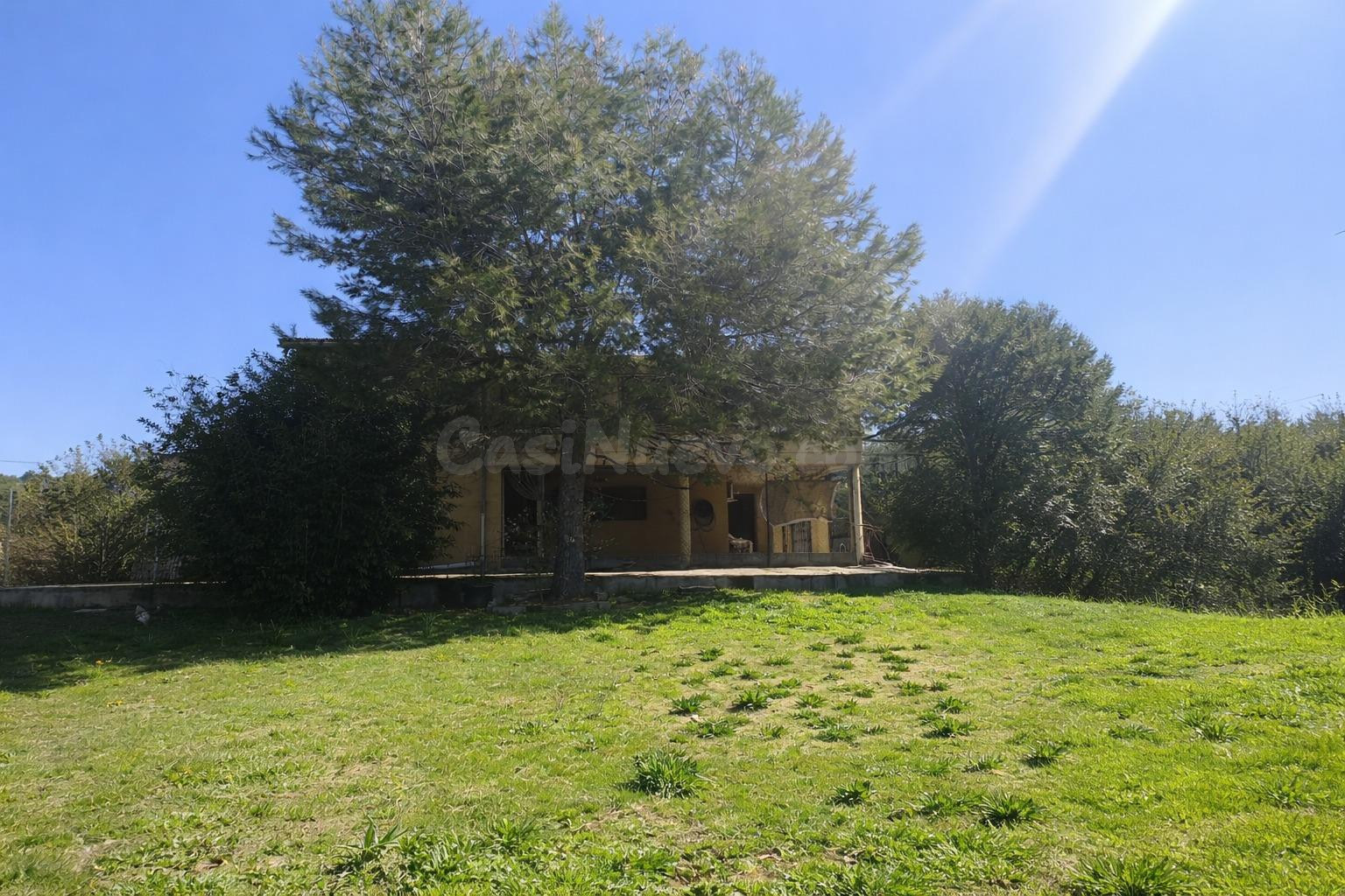 CASA A 4 VIENTOS CON PARCELA DE 1.230M2 Y GARAJE