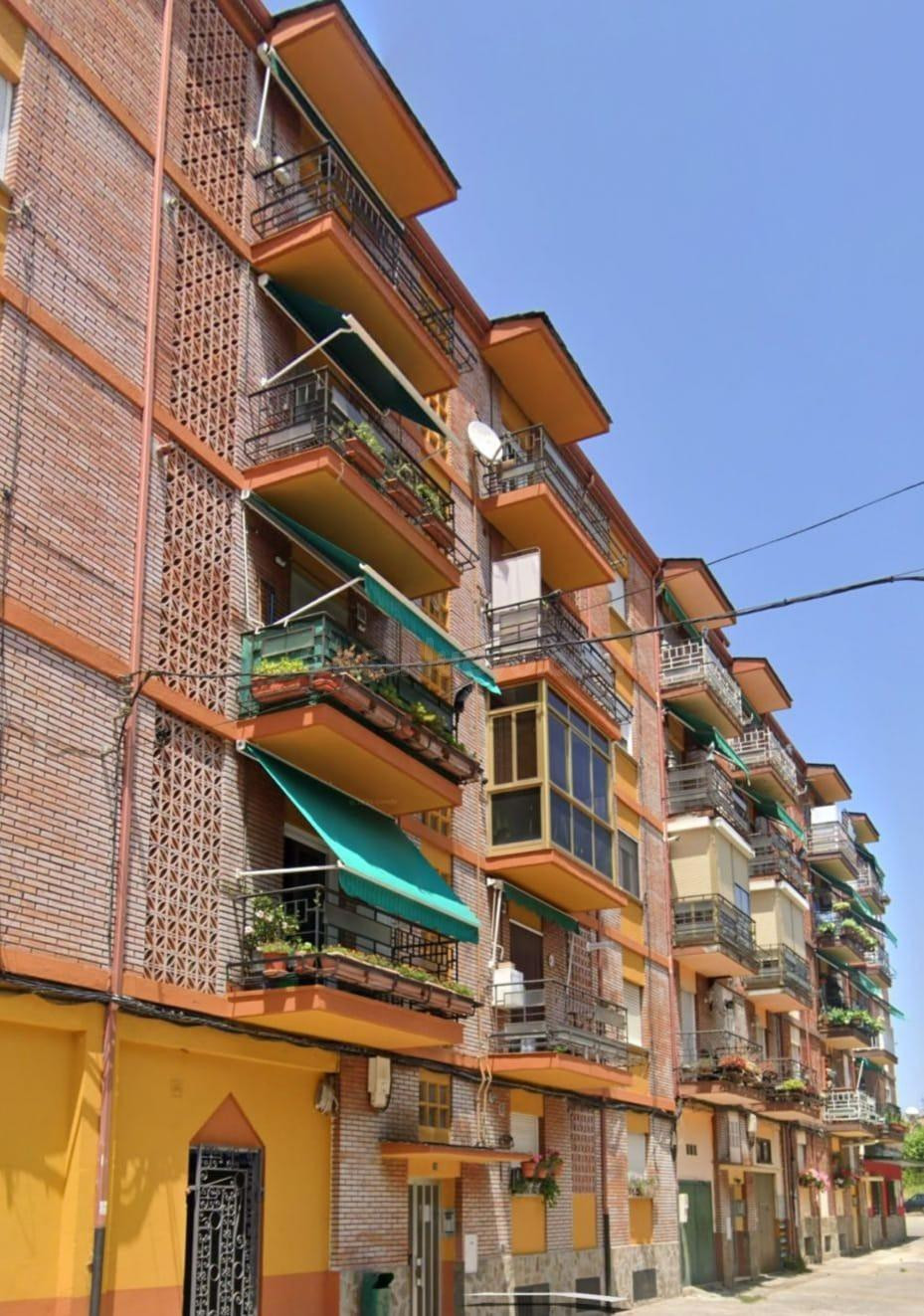 Piso frente a la Universidad en Ponferrada, listo para alquilar por habitaciones
