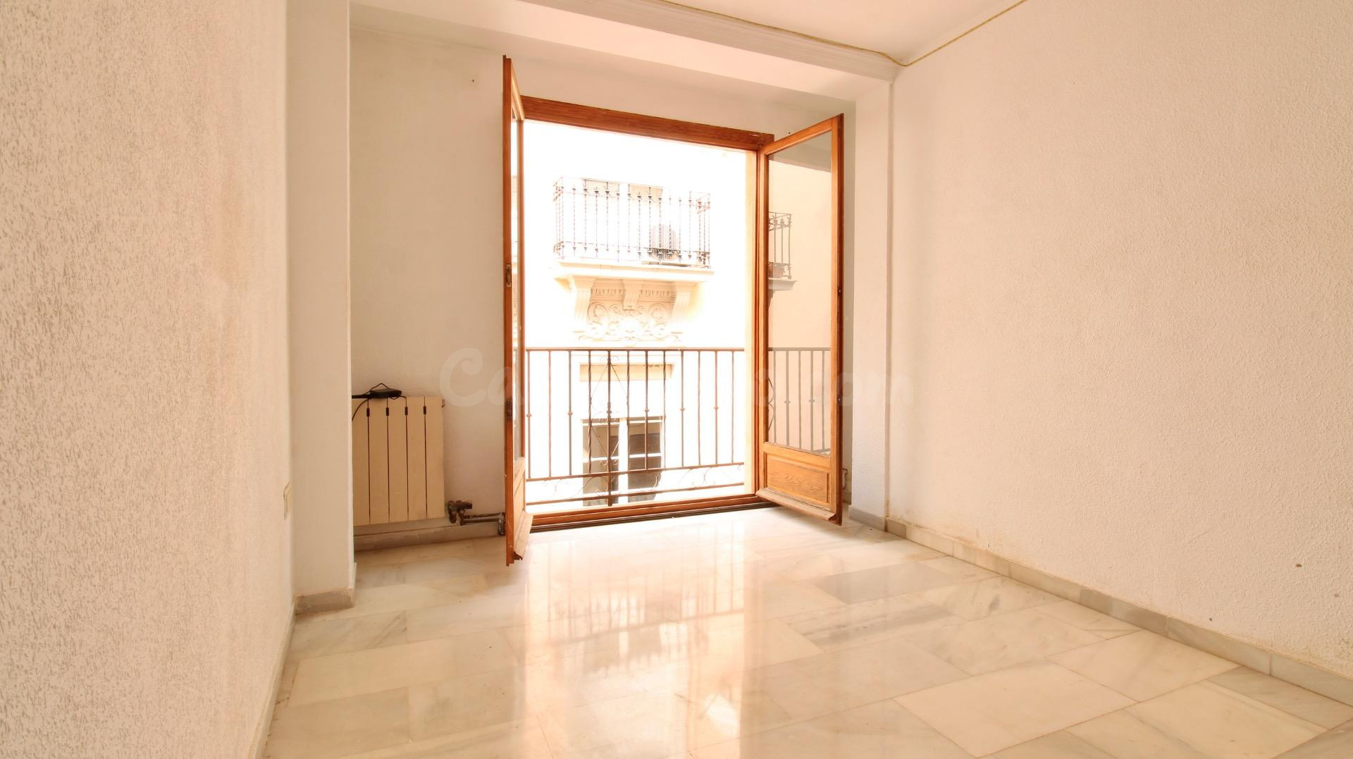 Gran piso en pleno centro de Granada, luz y ubicación inmejorable