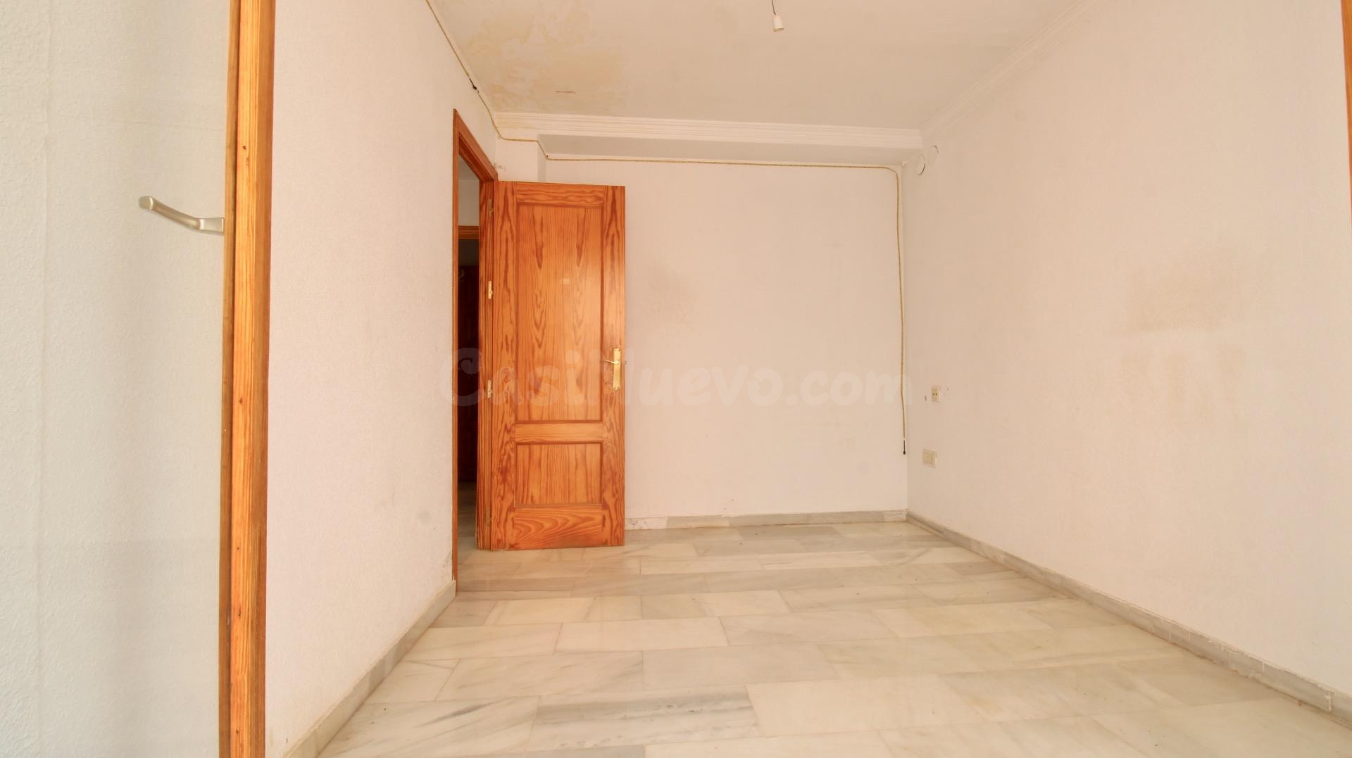 Gran piso en pleno centro de Granada, luz y ubicación inmejo - foto 3