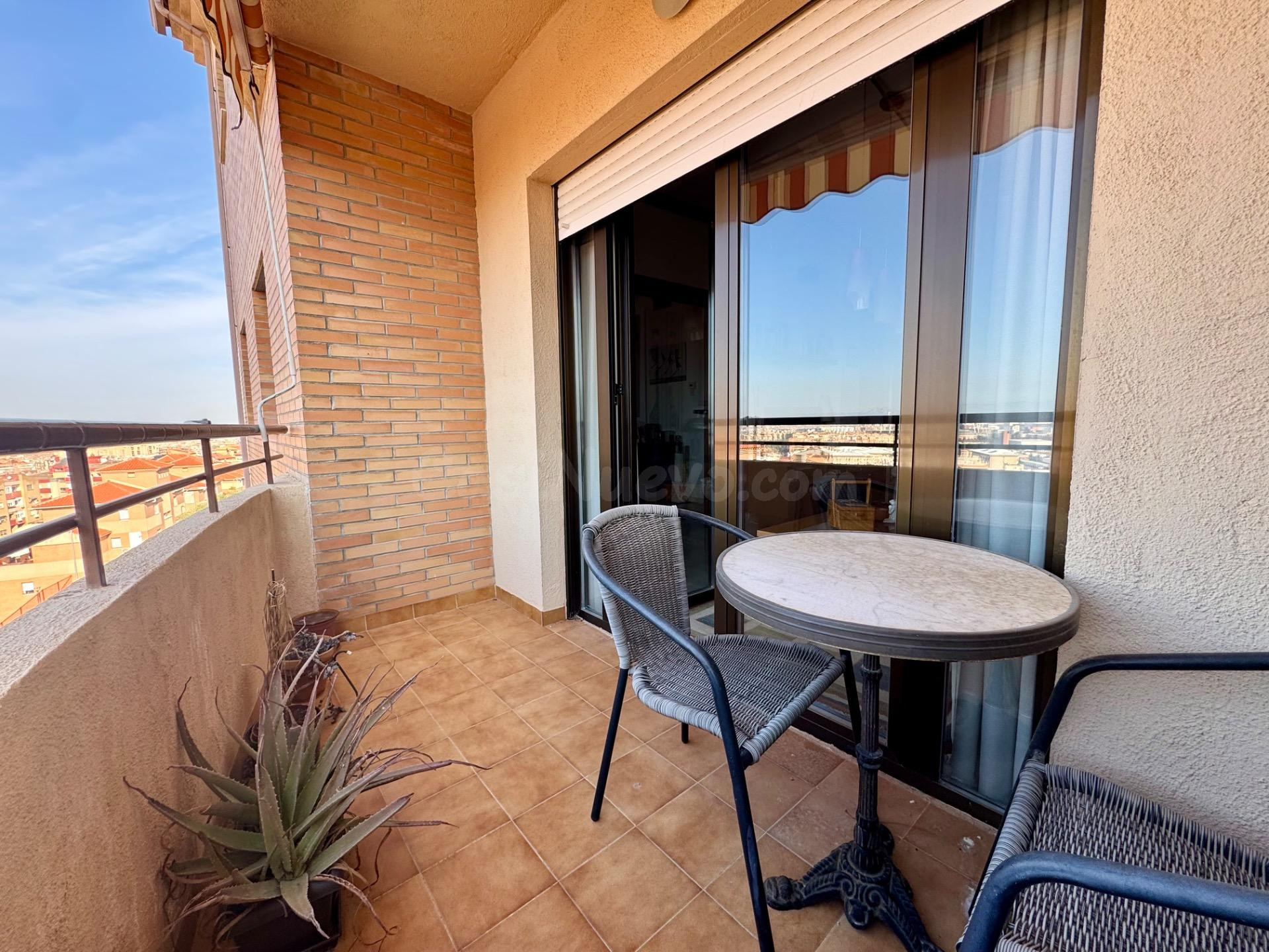 Vivienda luminosa con terraza, garaje y trastero en Camino Bajo de Huétor