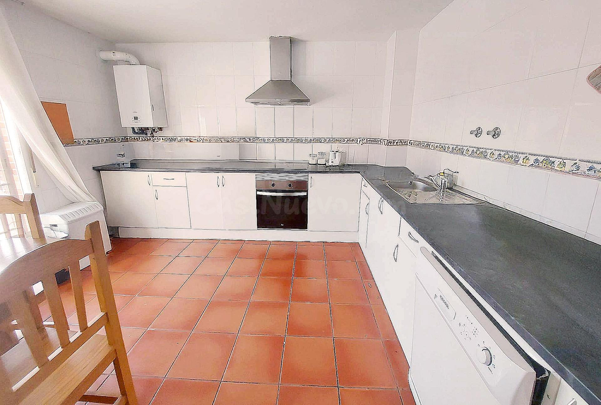 habitaciones PARA CHICAS ESTUDIANTES EN ALQUILER EN VILLANUE - foto 4