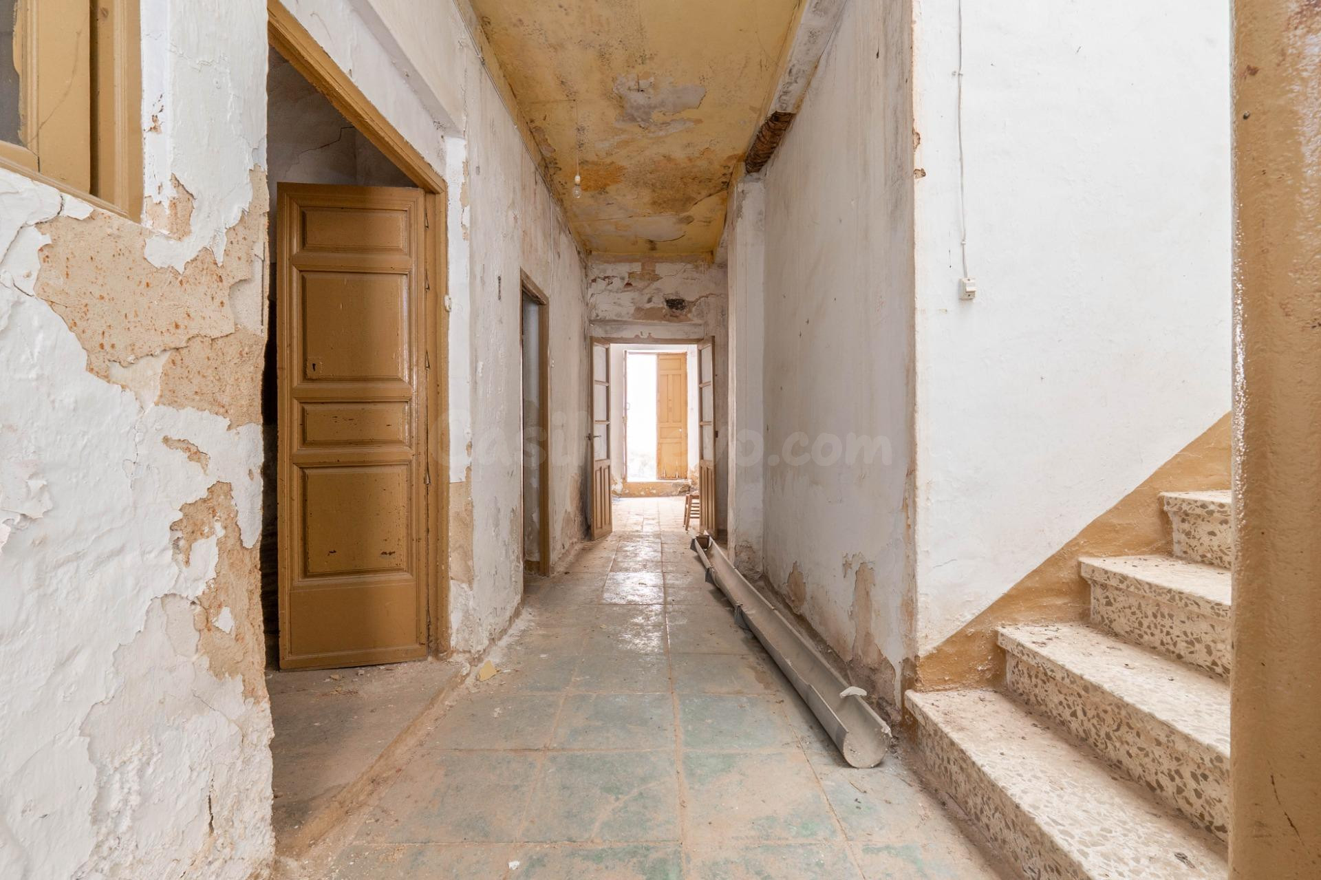 Casa de dos plantas con 175 m2 en Albuñuelas para reformar