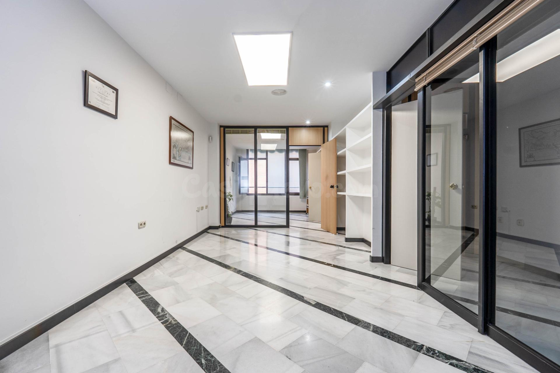 Piso en Venta en El Ejido Oeste - Excelente Oportunidad