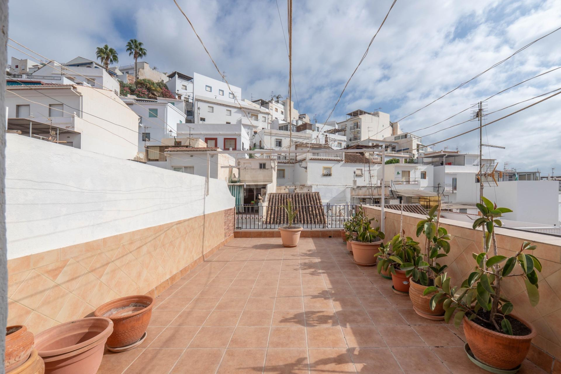 Casa adosada en Salobreña de 3 dormitorios con amplia terraza y vistas preciosas