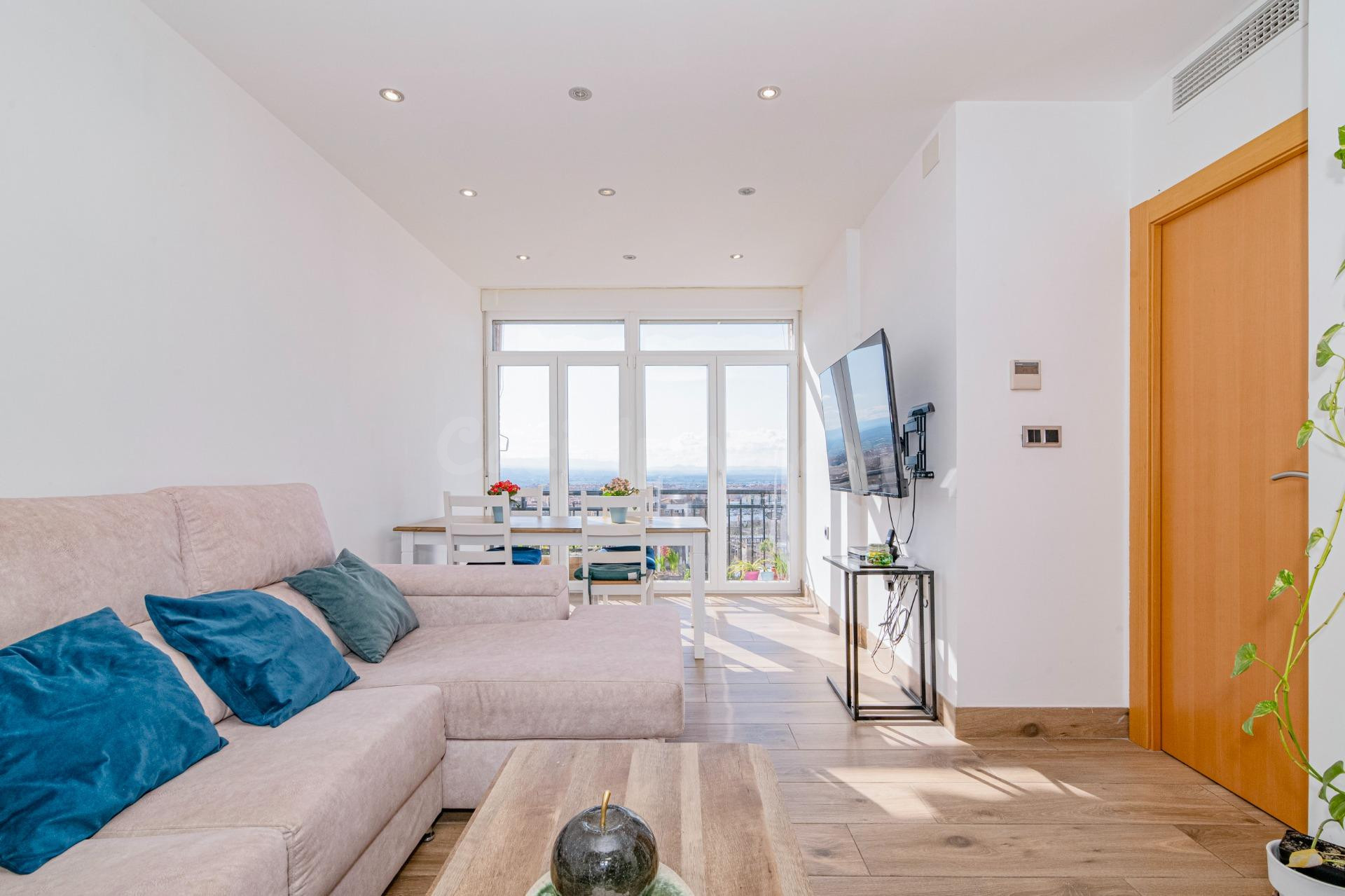 Espectacular Ático en 9ª planta: Un mirador privado sobre Granada