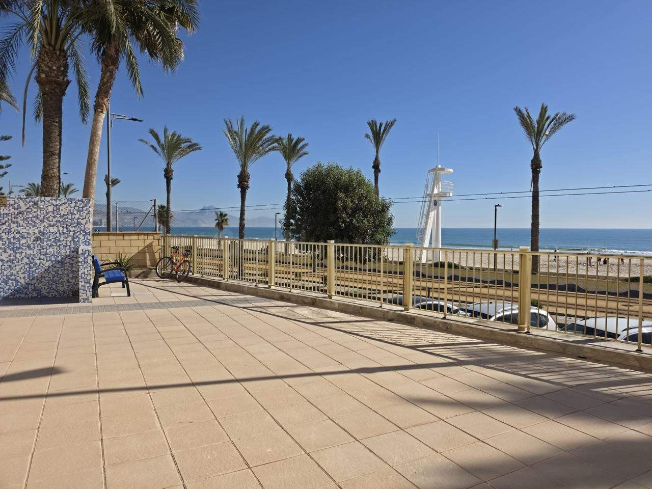 Alquiler de corta temporada en primera línea de Playa Muchavista – El Campello