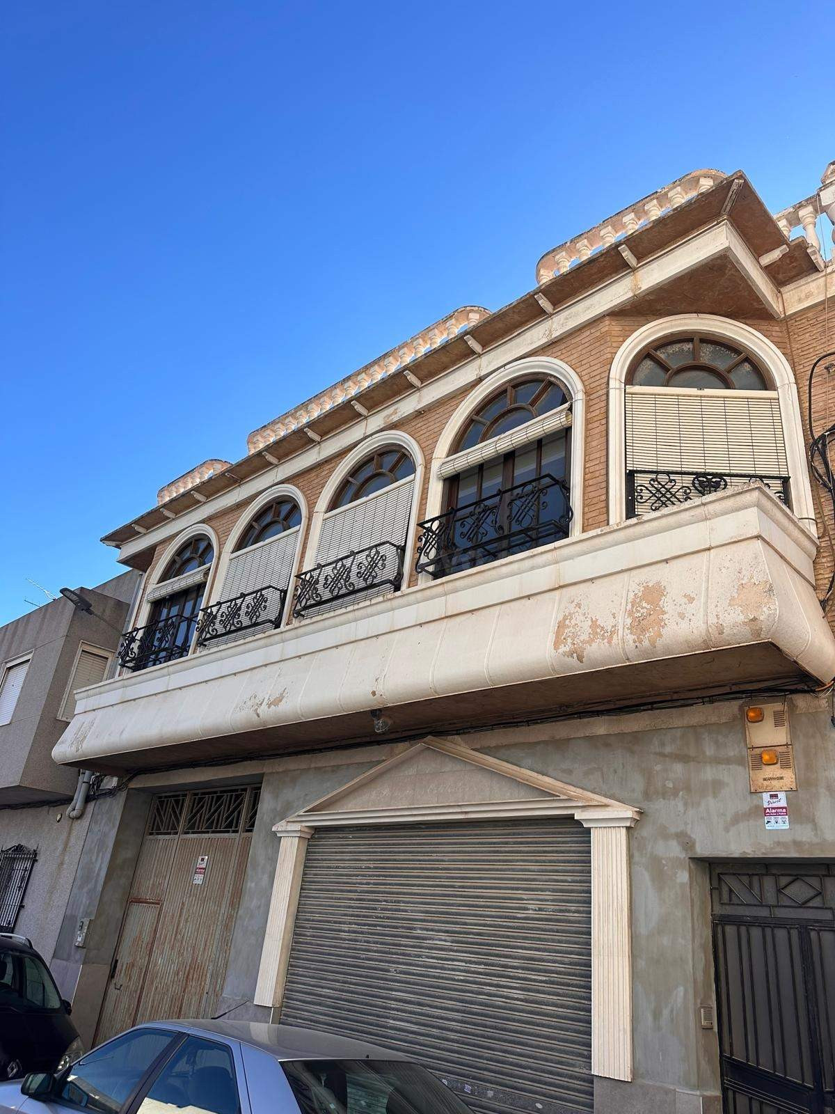 Amplia Casa en Albatera - Oportunidad para Reformar