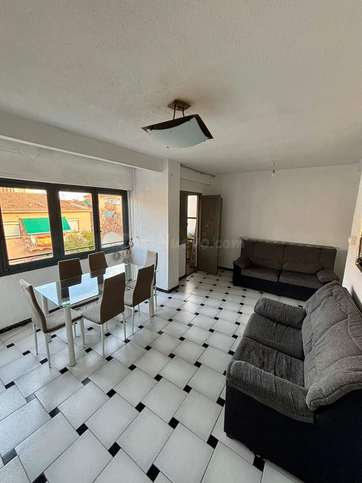 Amplio piso en venta en La Florida, Alicante por solo 134.000€